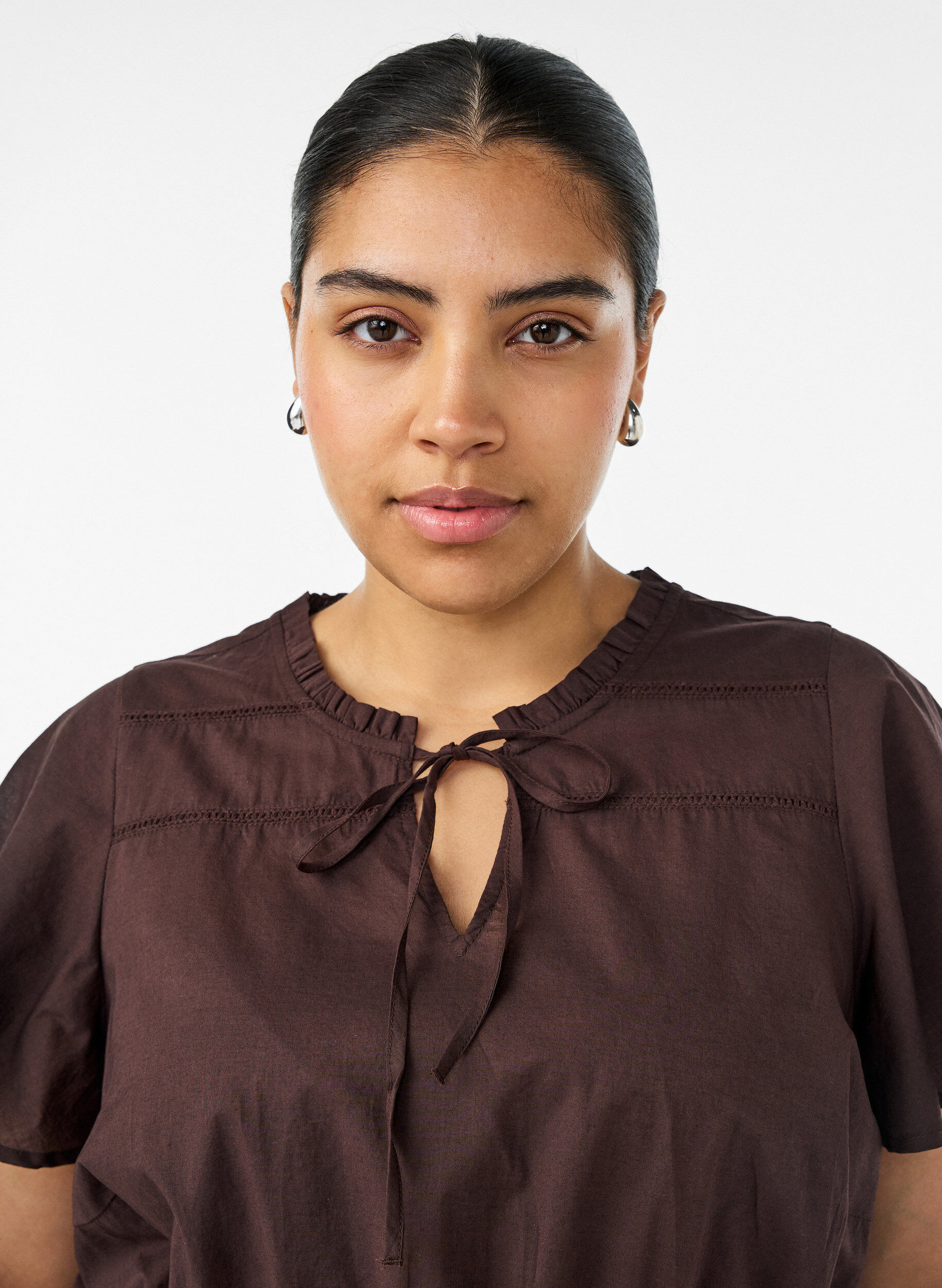 ZizziBaumwollbluse mit Bindeband und elastischer Taille, Braun, Model image number 3