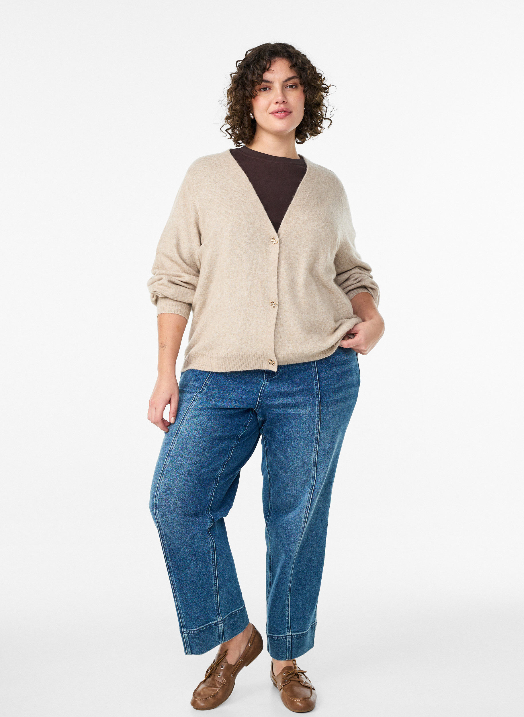 Zizzi Strickjacke mit Wolle und Schleifenkn&ouml;pfen, Beige, Model image number 1