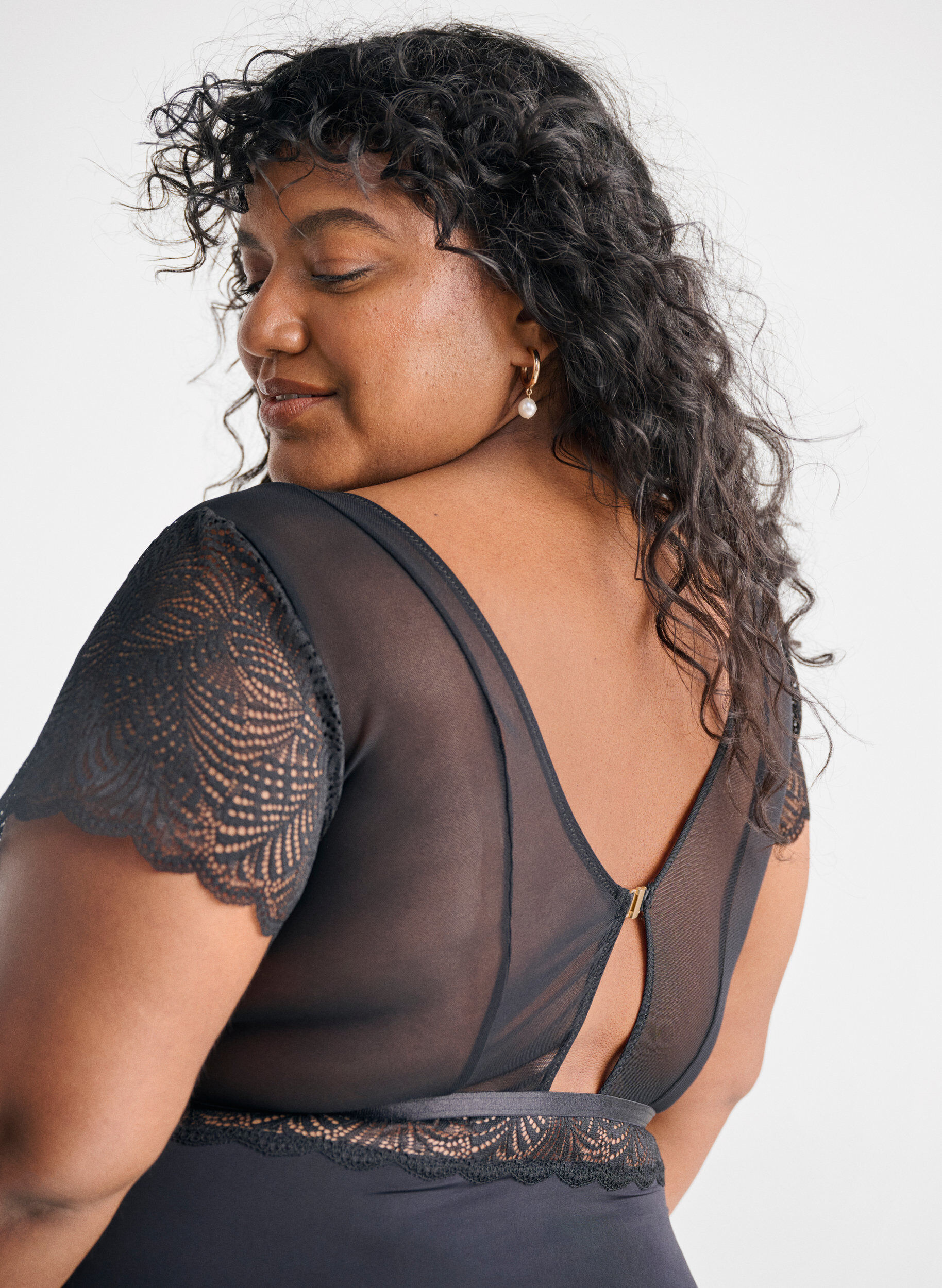 Zizzi Body aus Spitze mit kurzen &Auml;rmeln, Schwarz, Image image number 0