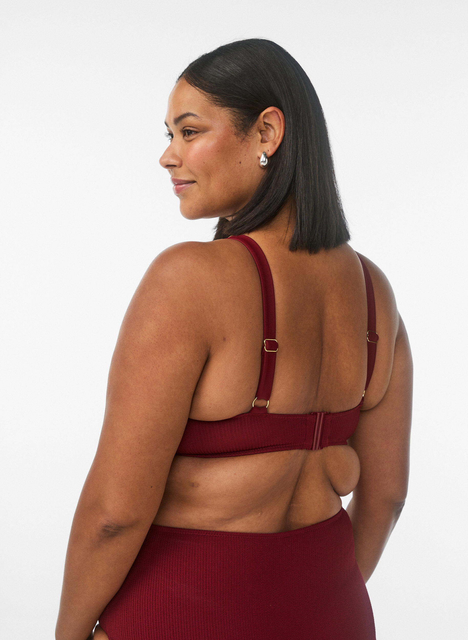 Zizzi Strukturiertes Bikini Top mit Golddetail, Rot, Model image number 2