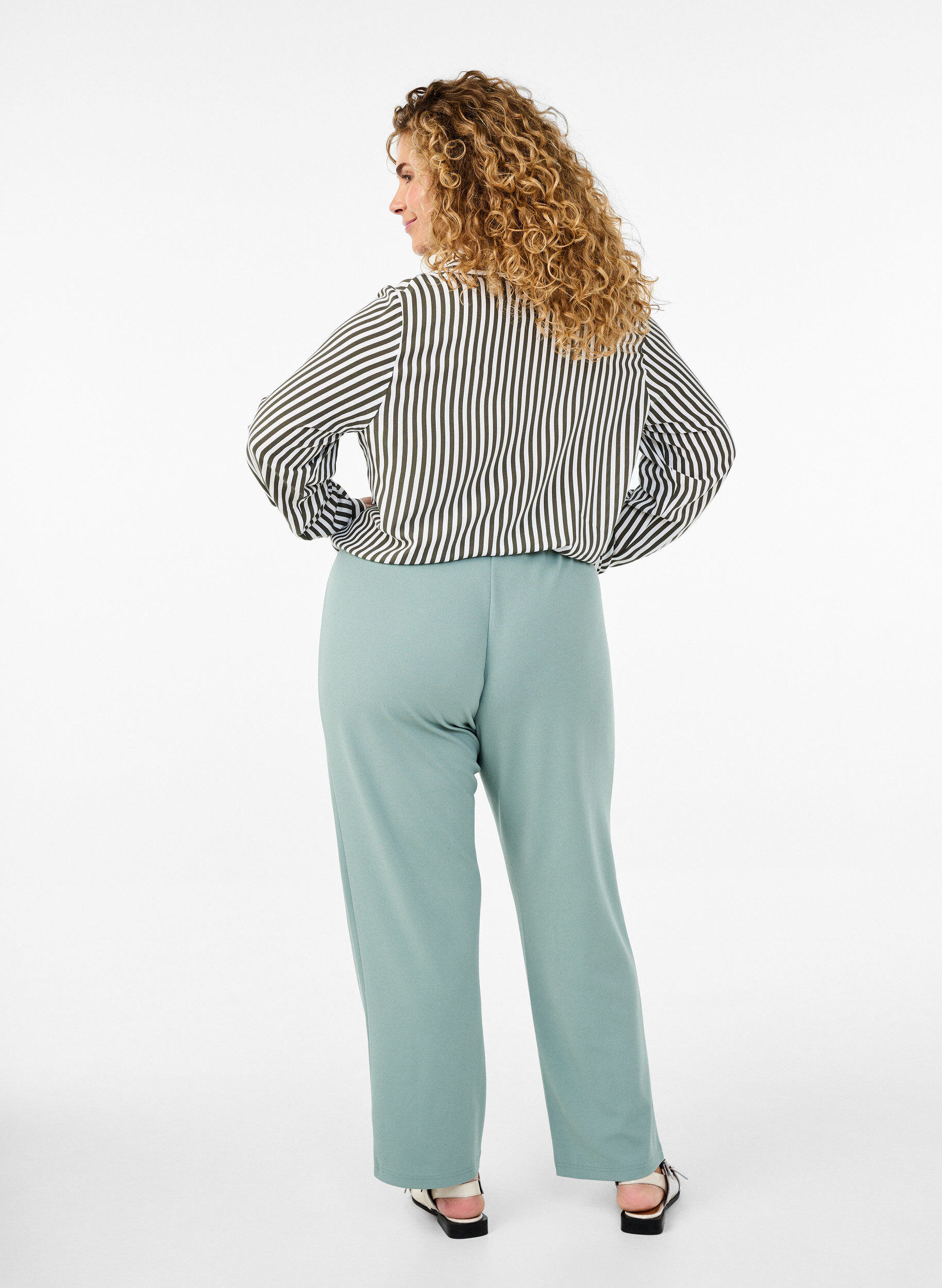 ZizziHose mit gerader Passform, Gr&uuml;n, Model image number 1