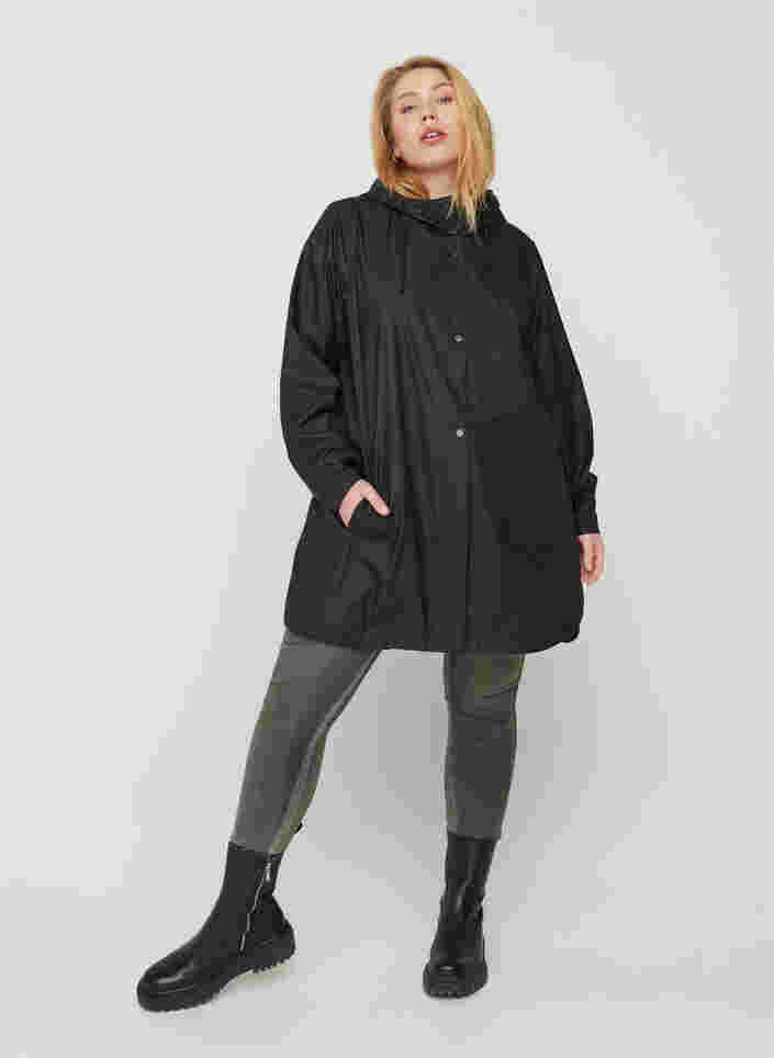 Regenjacke mit Kapuze und Taschen, Black, Model image number 2