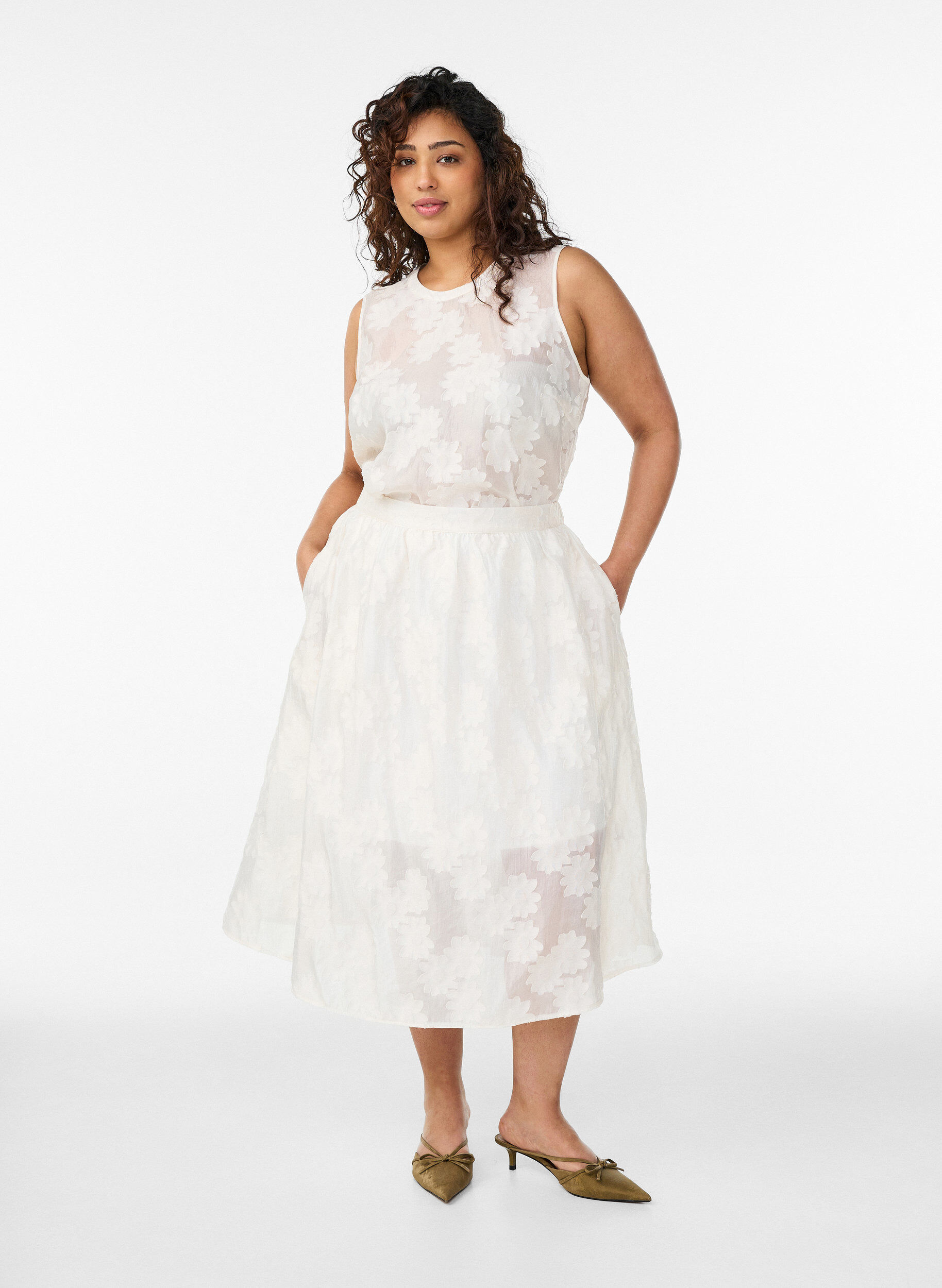 Zizzi &Auml;rmelloses Top aus Jacquard mit floraler Textur, Vanille, Model image number 1