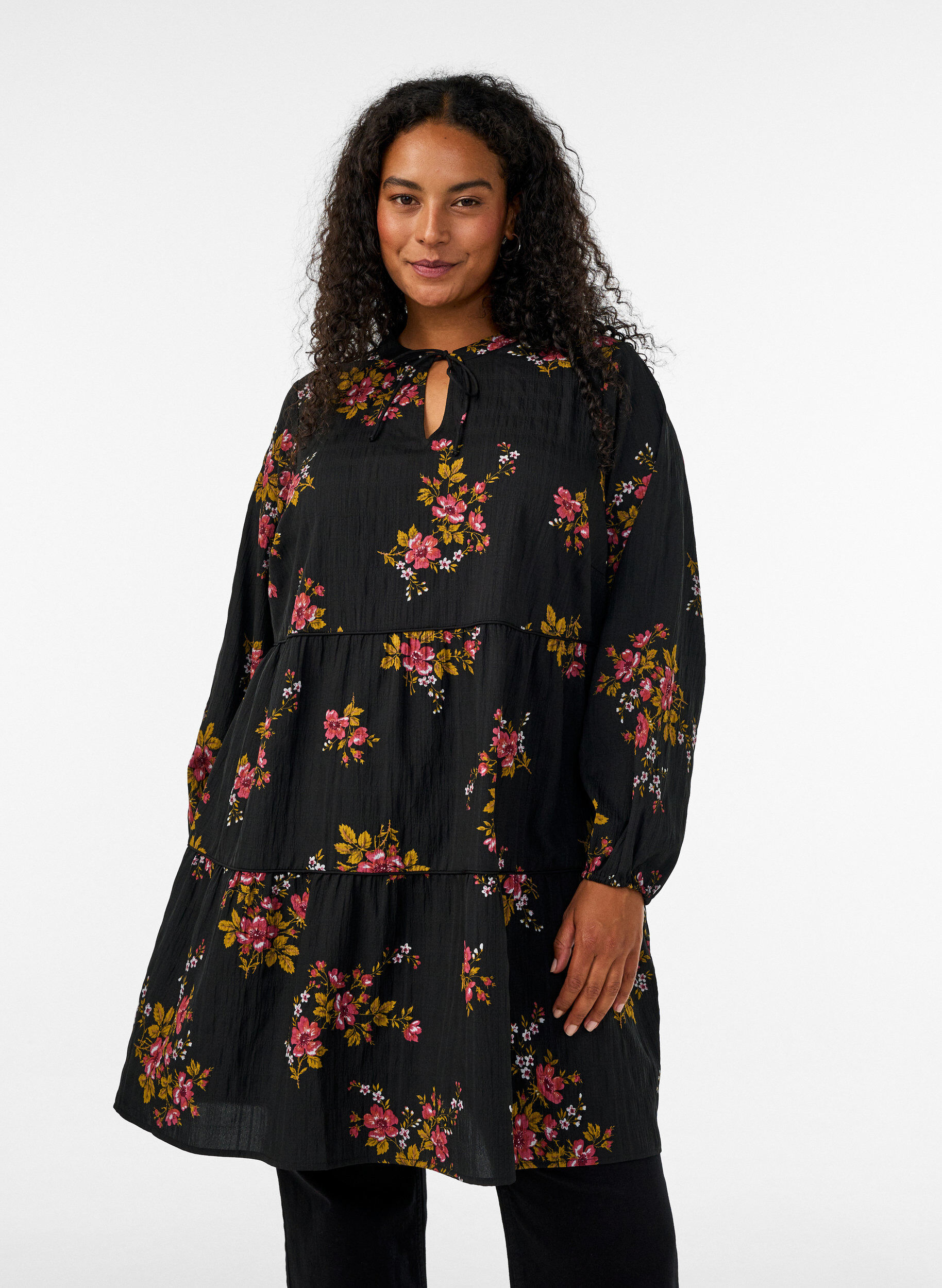 ZizziGebl&uuml;mtes Kleid mit Bindeverschluss, Schwarz, Model image number 0