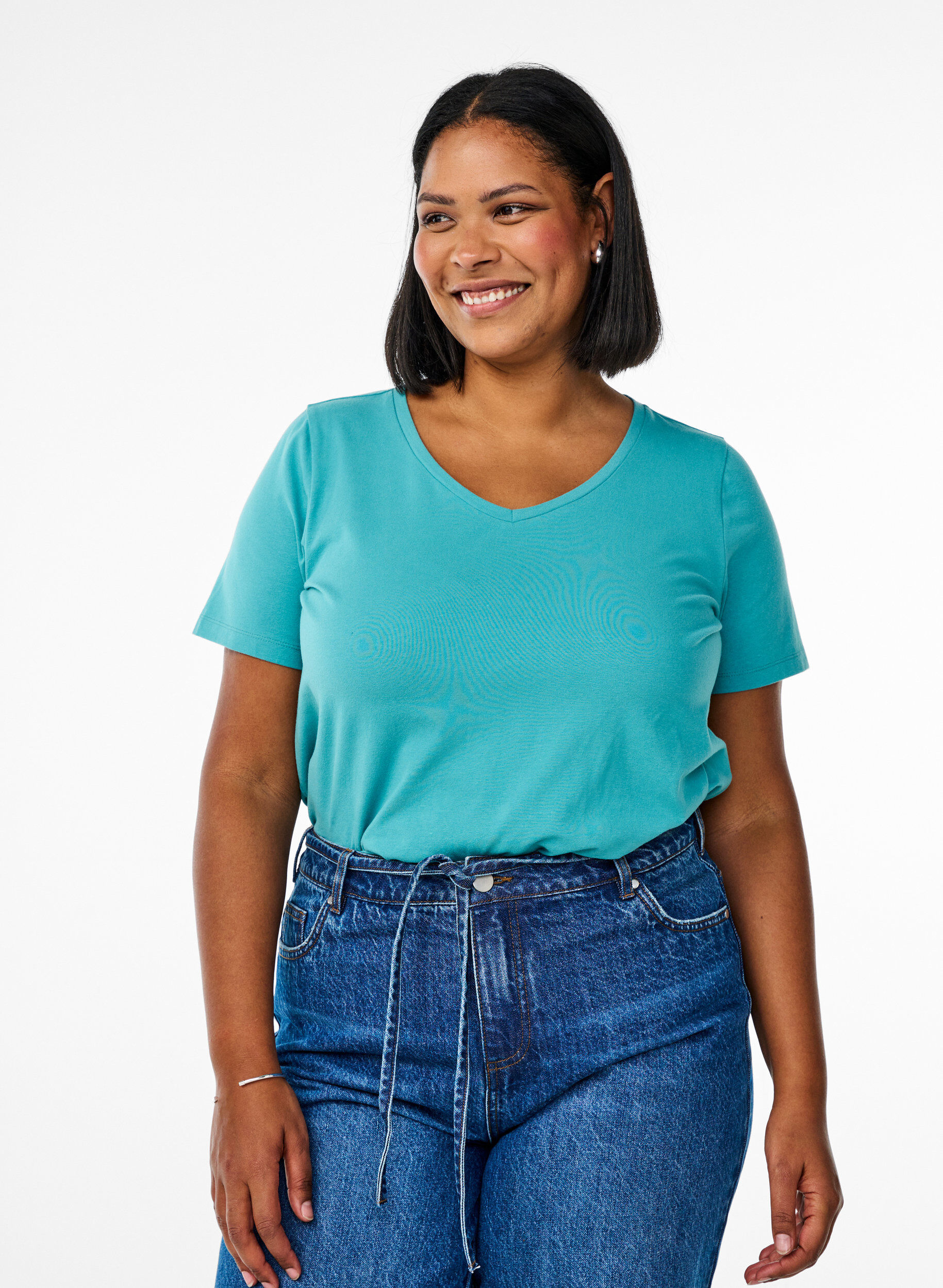 Einfarbiges basic T-Shirt aus Baumwolle, Blau, Model