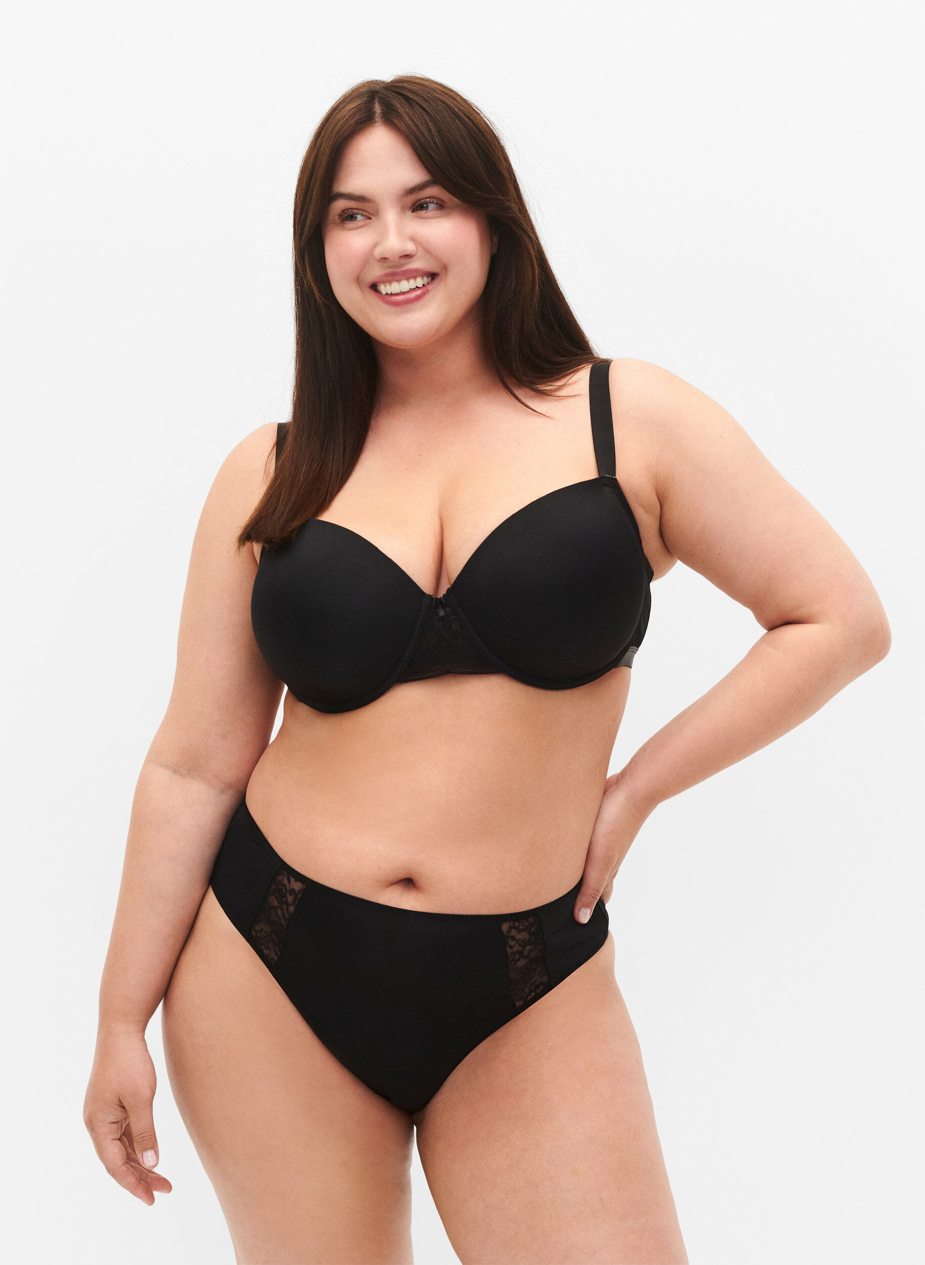 Zizzi 3er Pack G-Strings mit Spitzendetails, Schwarz, Model image number 0