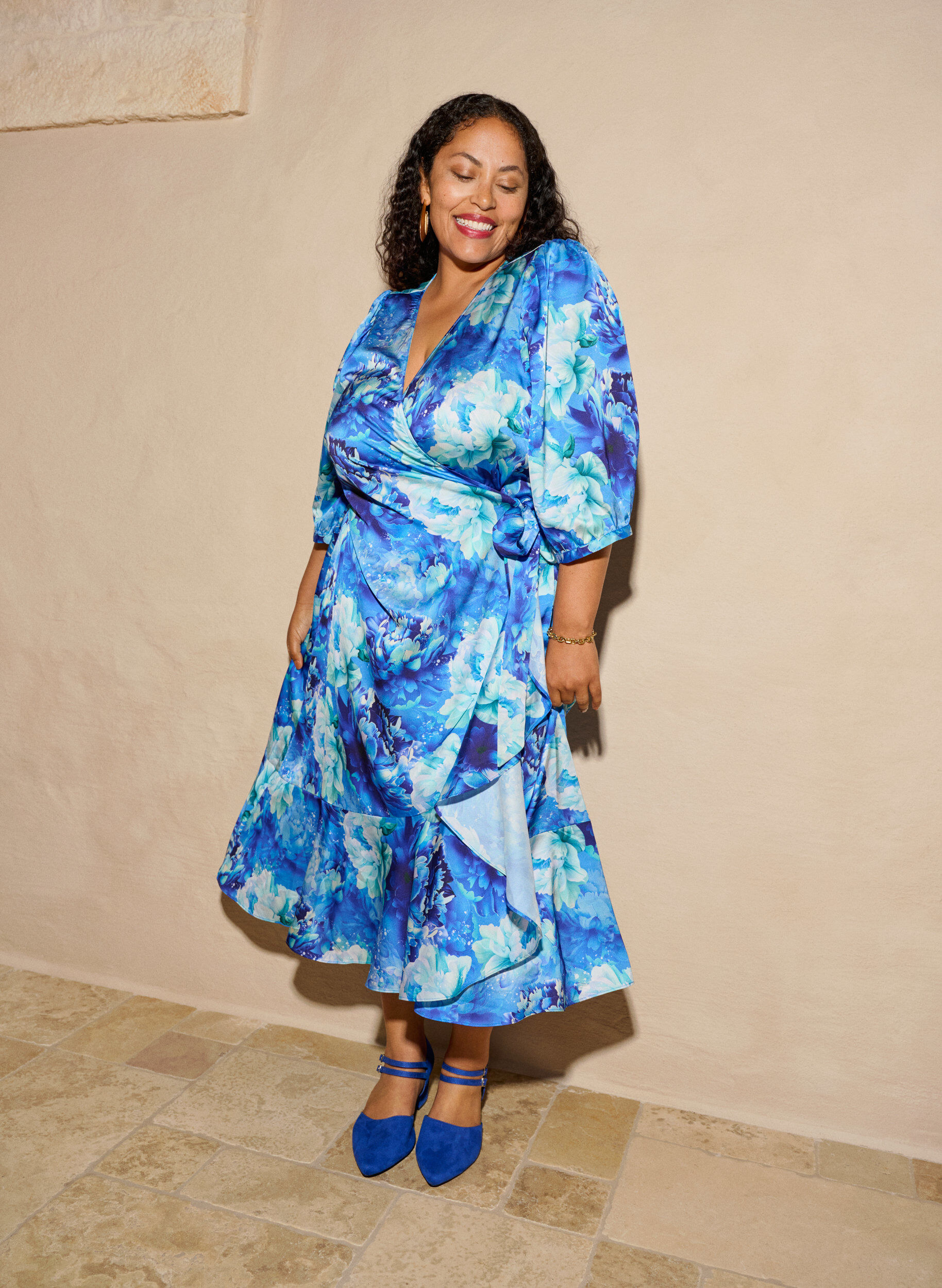 Zizzi Gebl&uuml;mtes Wickelkleid mit 3/4-&Auml;rmeln, Blau, Image image number 0