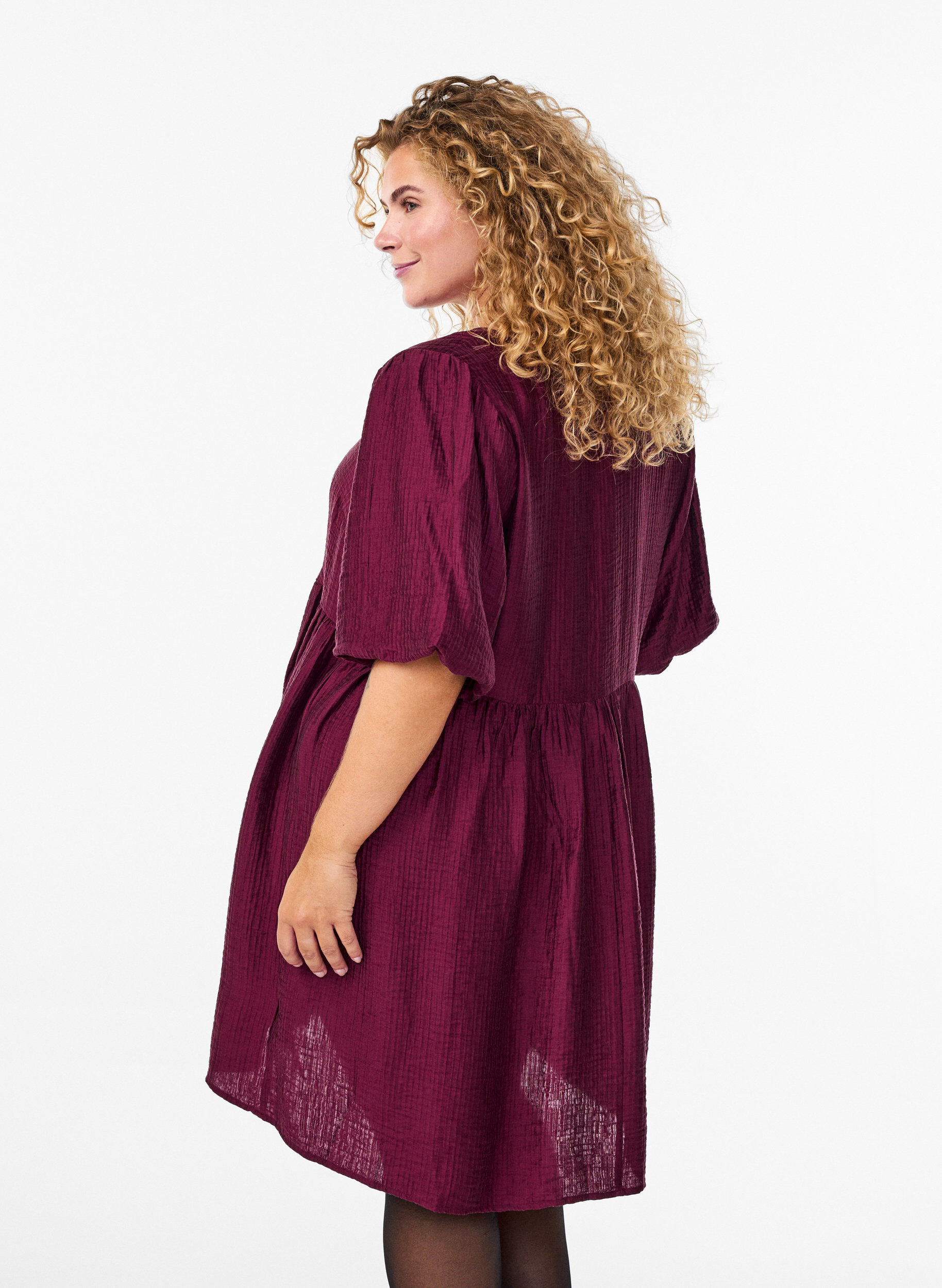 Zizzi Kurzes Kleid mit Struktur und kurzen Ballon&auml;rmeln, Rot, Model image number 2
