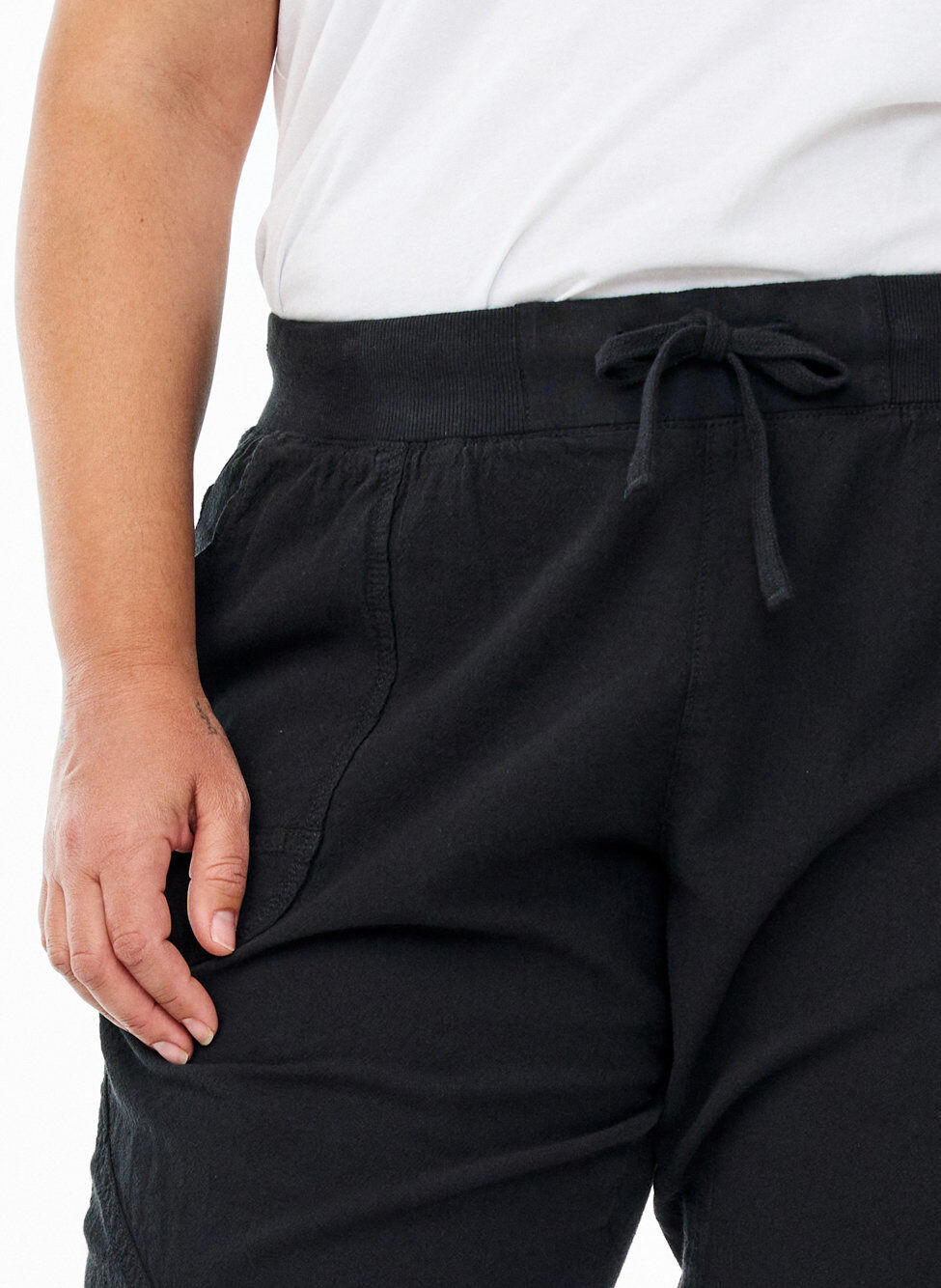 Zizzi Capri-Hose aus Baumwolle, Schwarz, Model image number 3