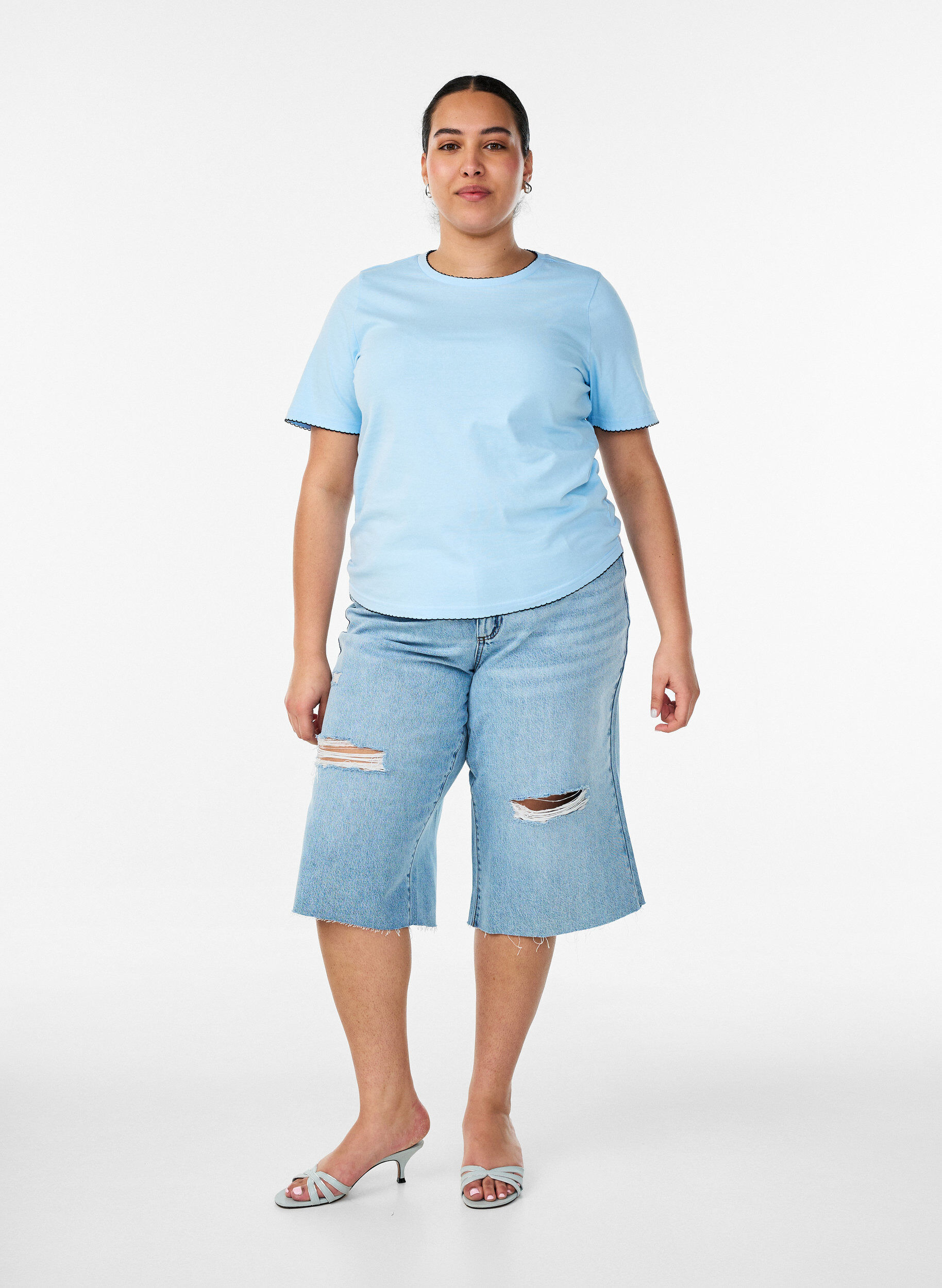 ZizziT-Shirt aus Baumwolle mit gewellten Kontrastkanten, Blau, Model image number 1