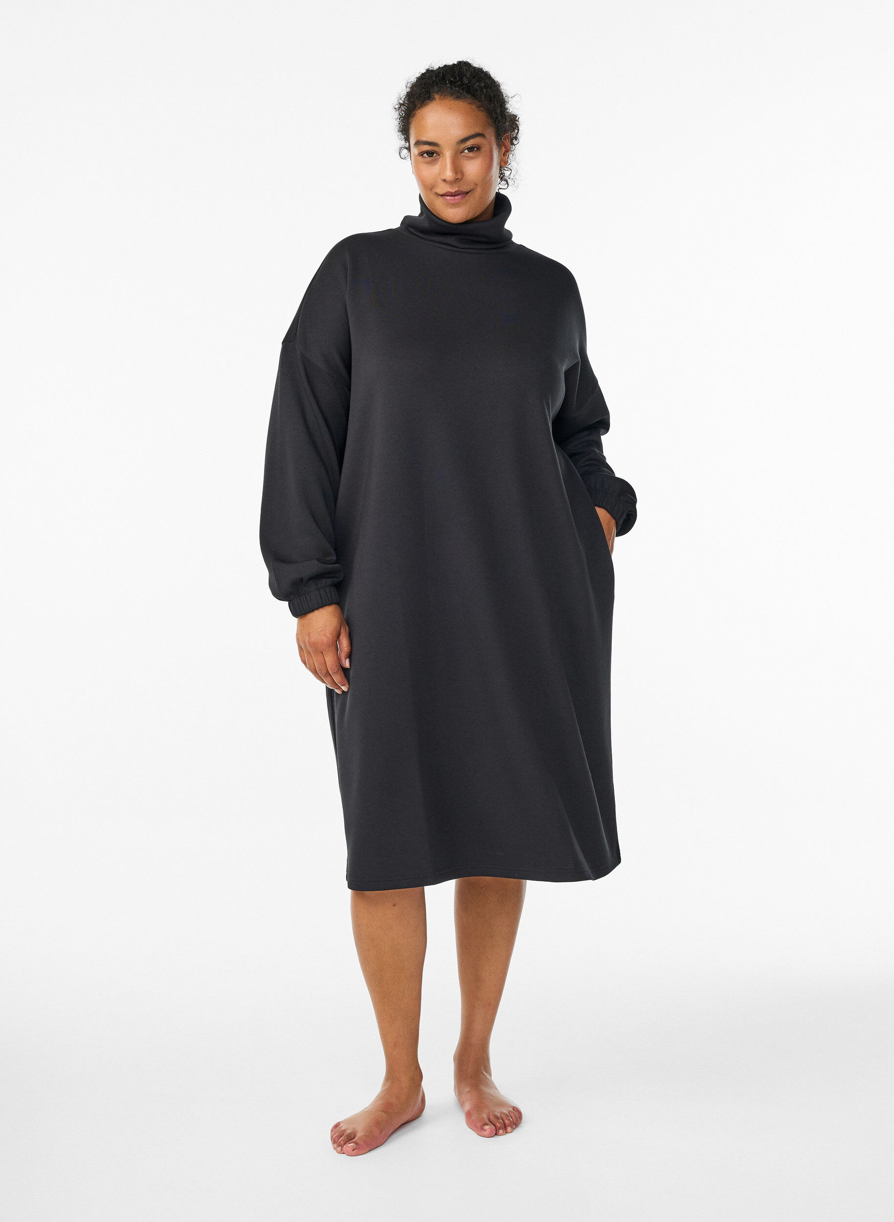 Zizzi Rollkragenkleid in A-Form, Schwarz, Model image number 0