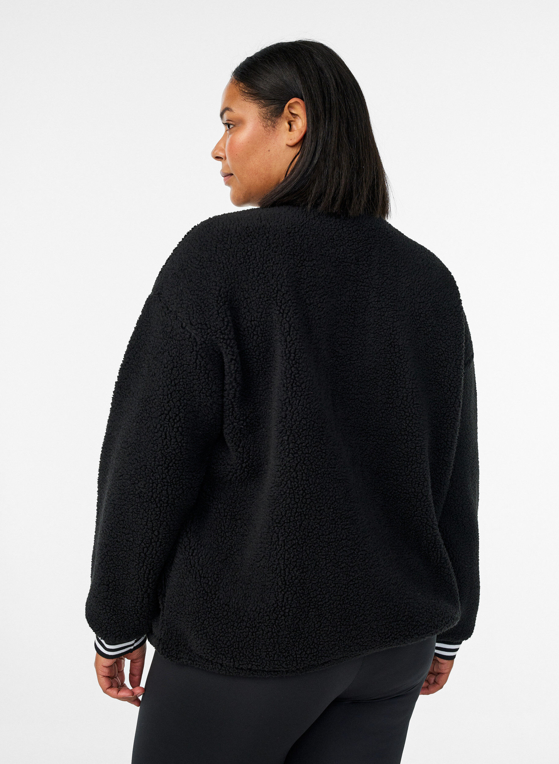 Zizzi Jacke aus Teddyfleece mit Streifendetails, Schwarz, Model image number 2