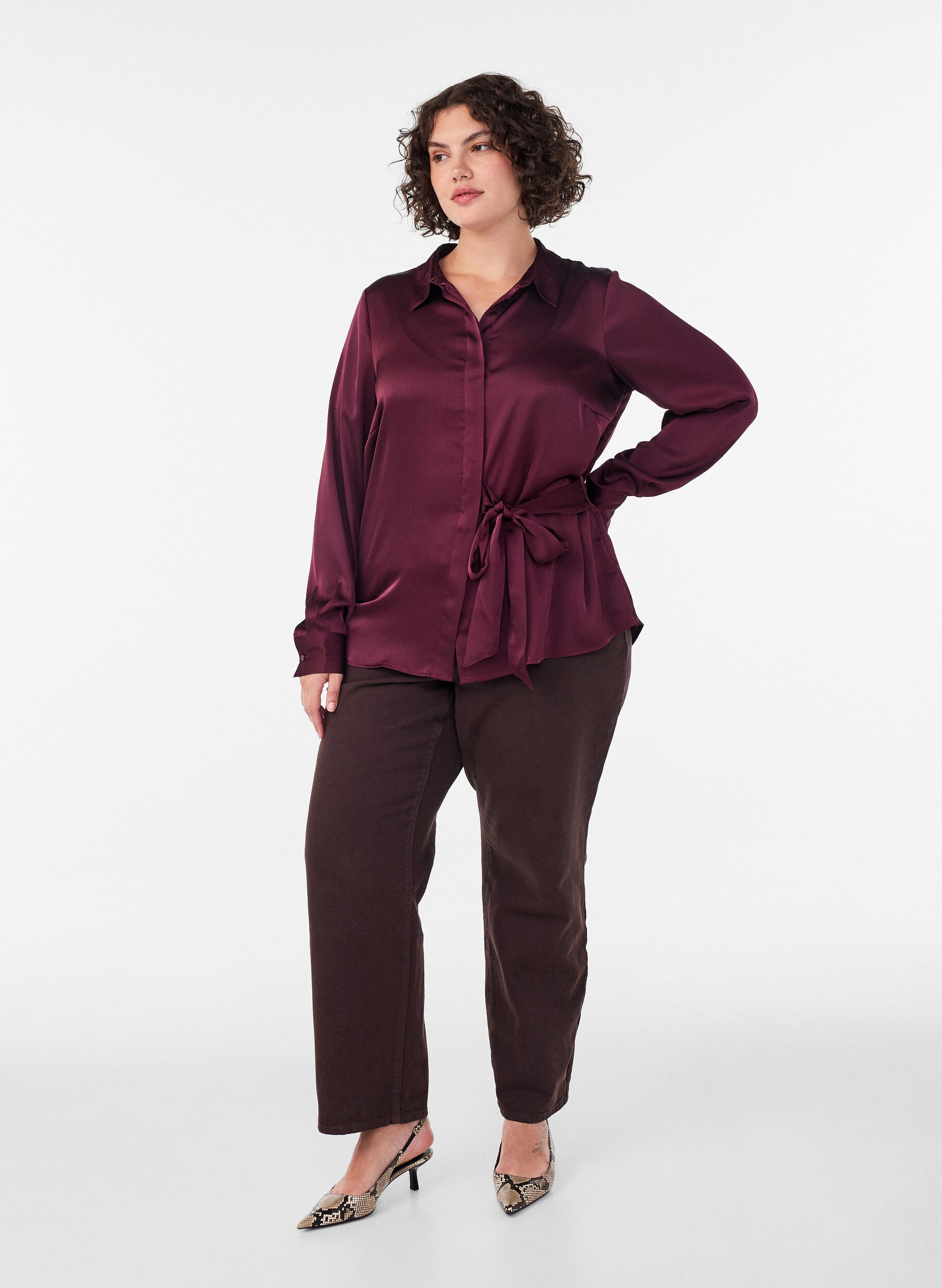 ZizziBluse mit Satin-Optik und Wickeloptik, Rot, Model image number 1