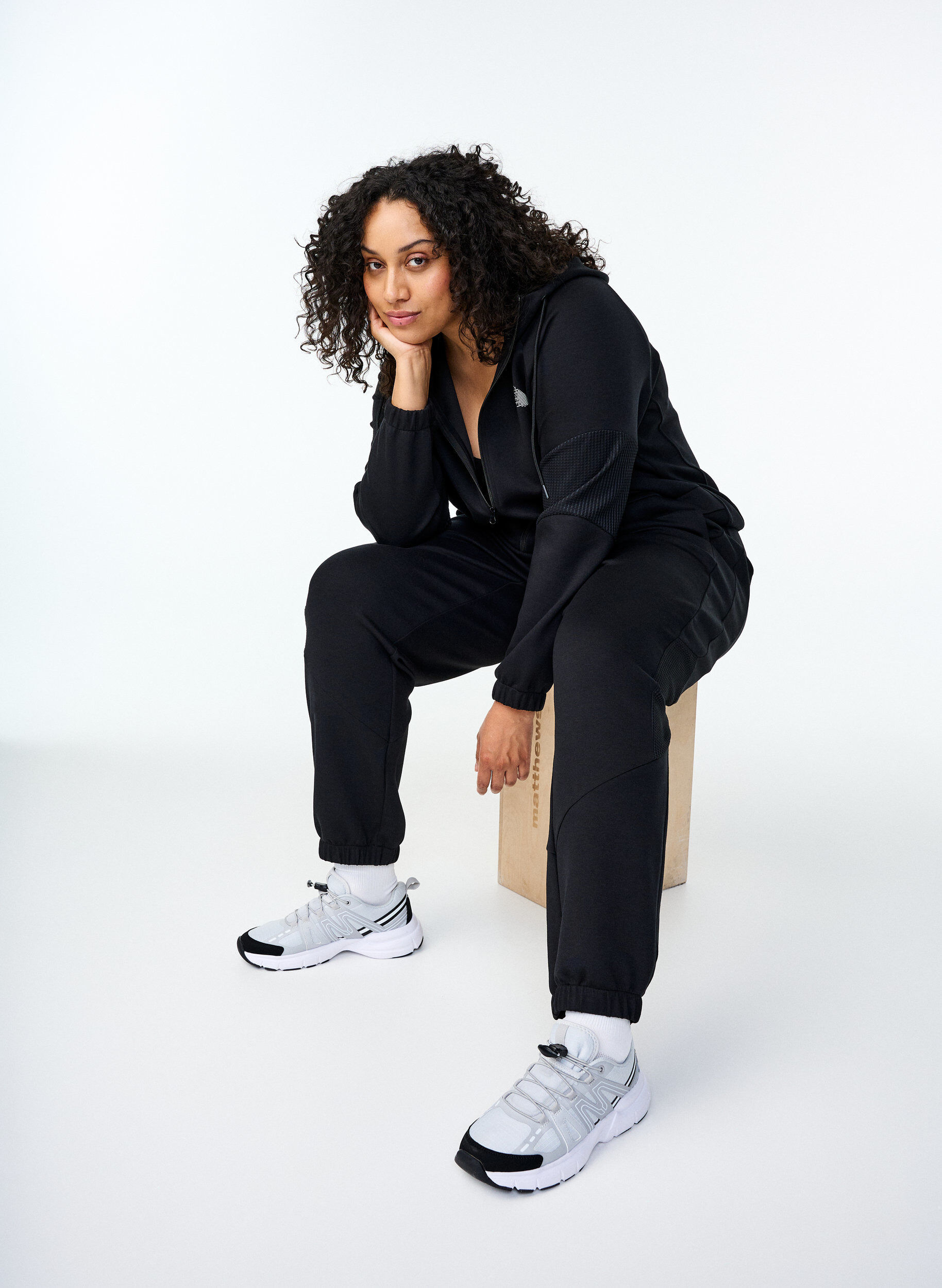Zizzi Sweatpants mit Strukturdetails, Black, Image image number 0