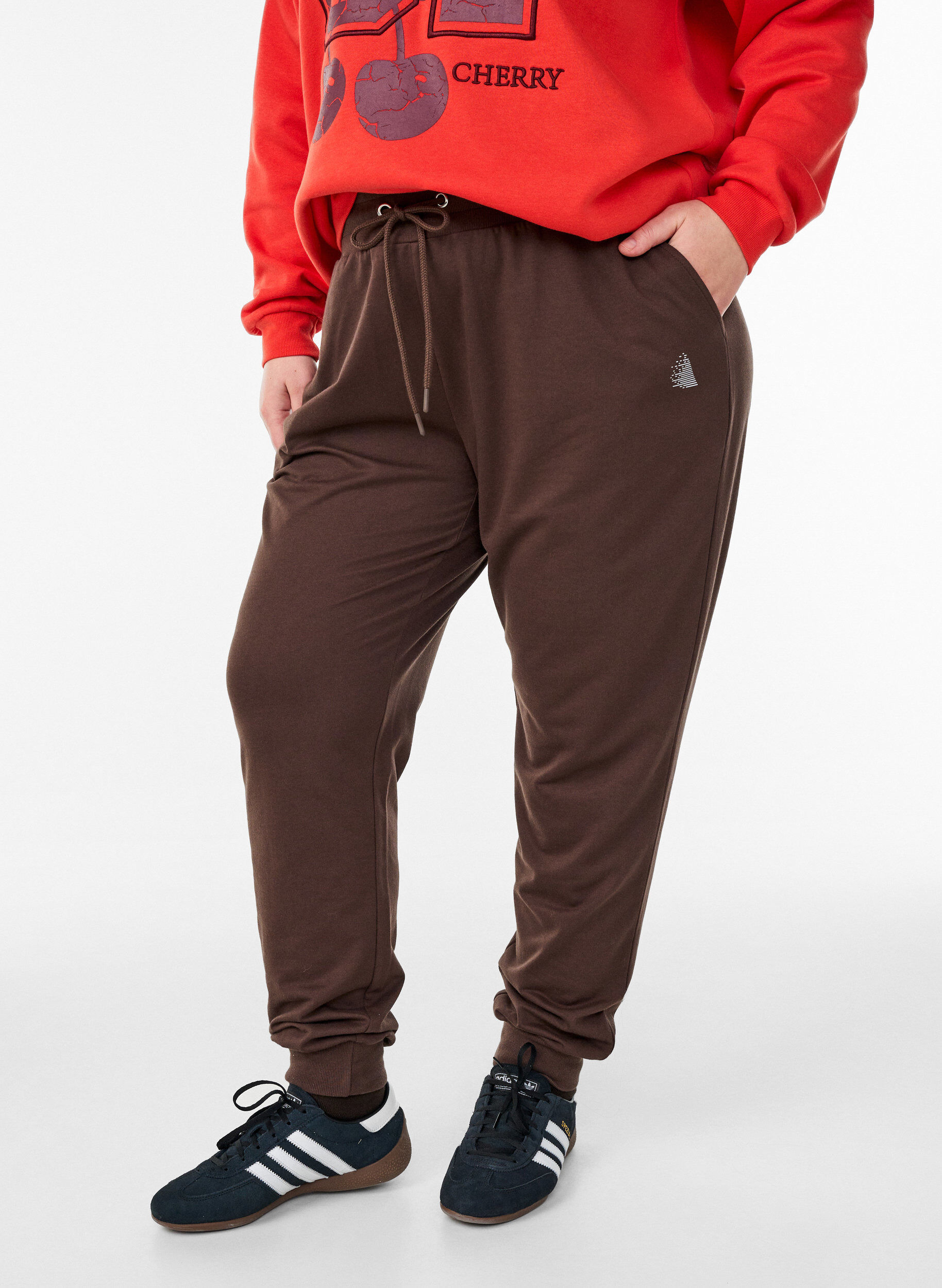 Sweatshirt mit Motiv auf der Vorderseite, Rot, Model