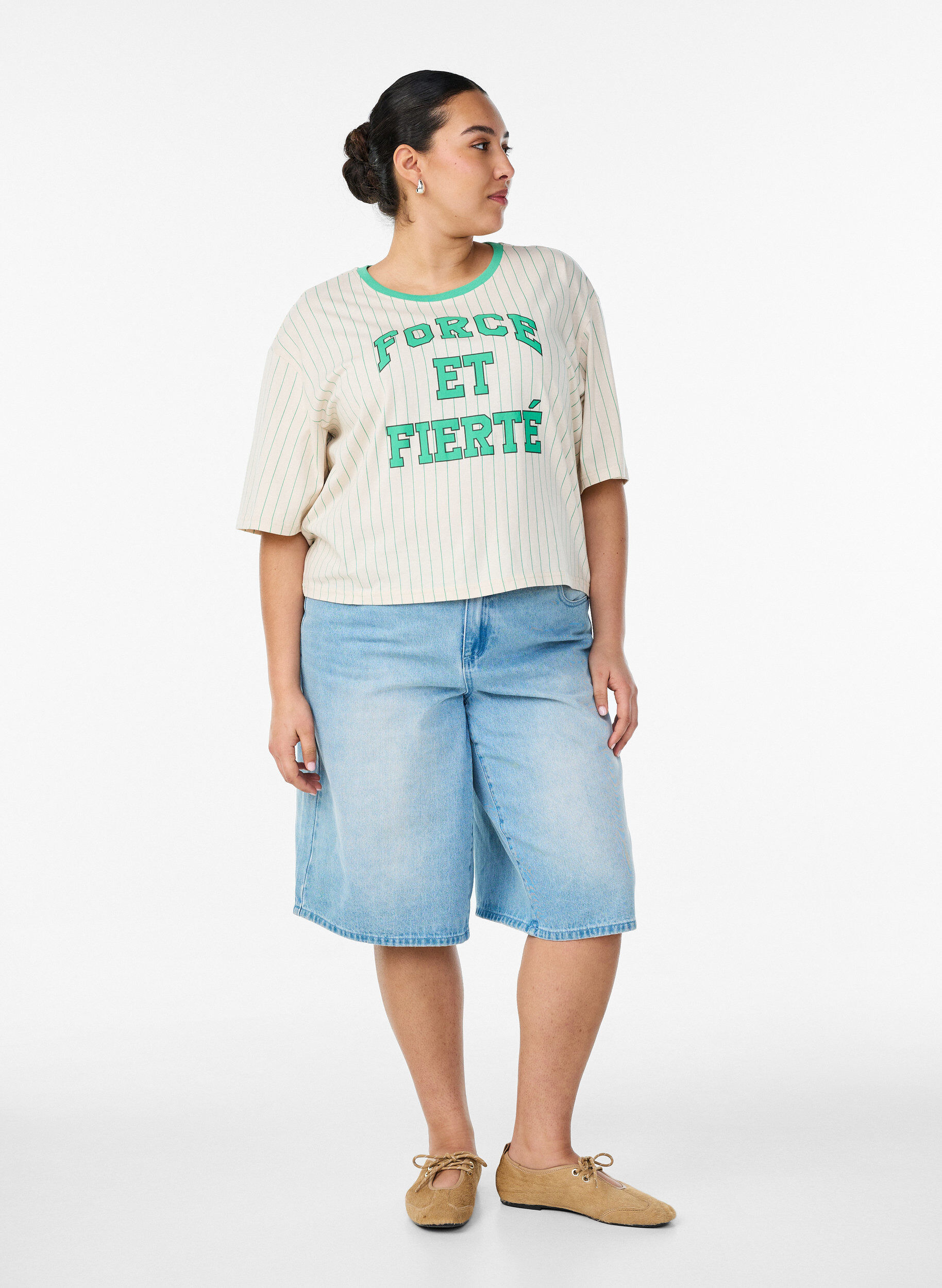 ZizziBoxy T-Shirt mit Streifen und Statement-Print, Vanille, Model image number 1