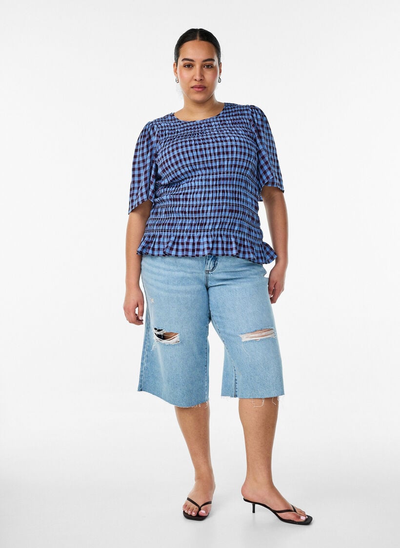 Cropped Jeans mit abgenutzter Optik und offenen Kanten, Blau, Model image number 0