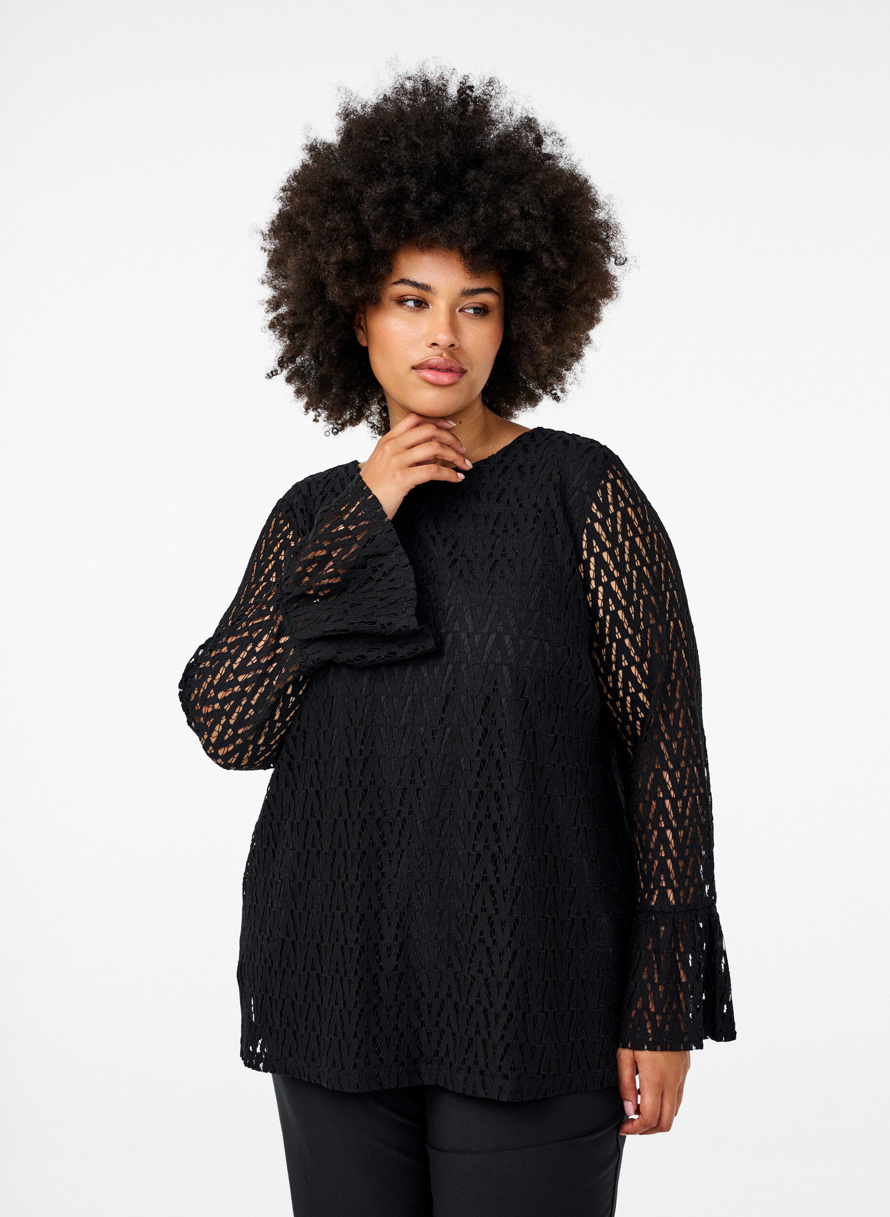 Zizzi Bluse mit Spitzensaum und ger&uuml;schten &Auml;rmeln, Black, Model image number 0