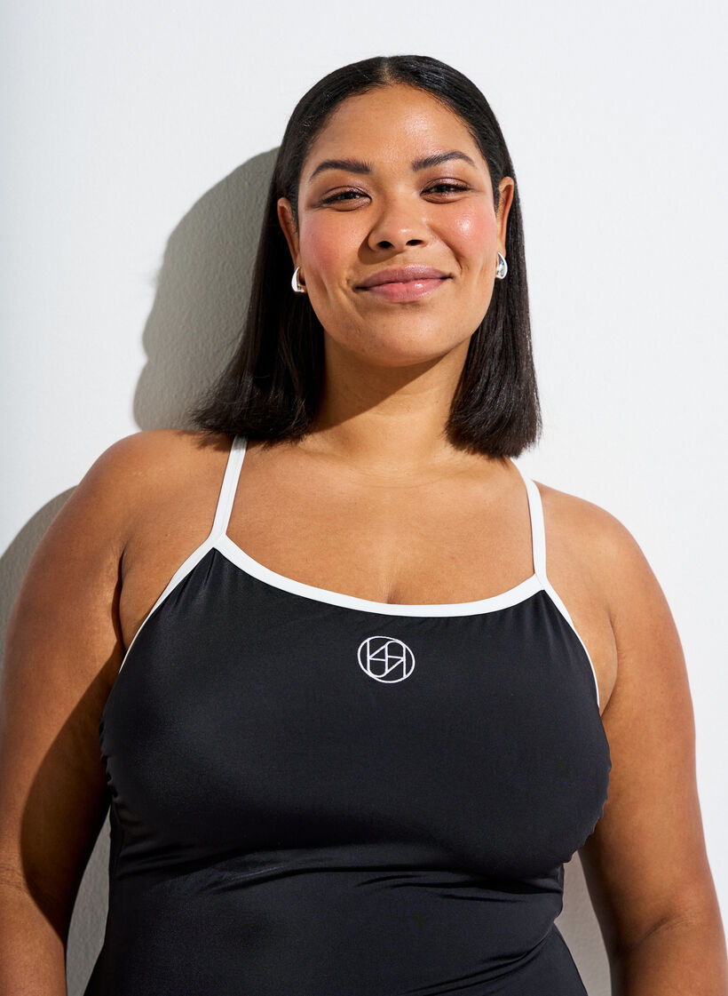 Sportbadeanzug mit kontrastfarbenen Paspeln und &uuml;berkreuzten Tr&auml;gern, Schwarz, Model image number 2