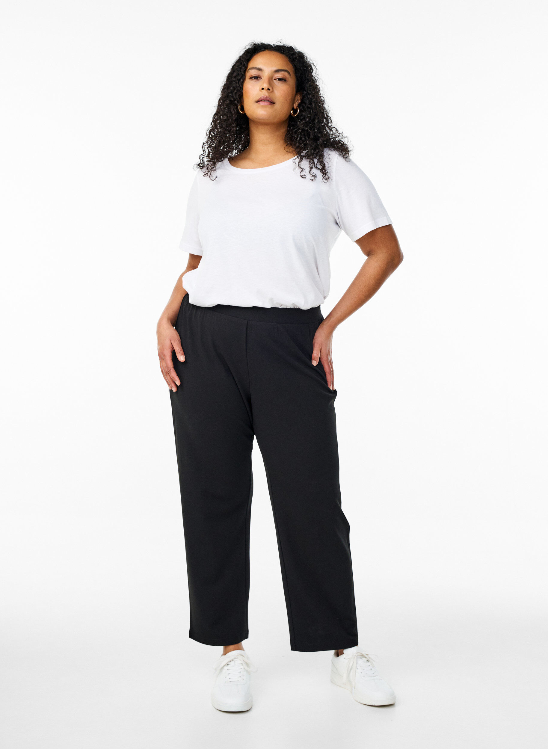 ZizziHose in Straight Fit, Schwarz, Model image number 0