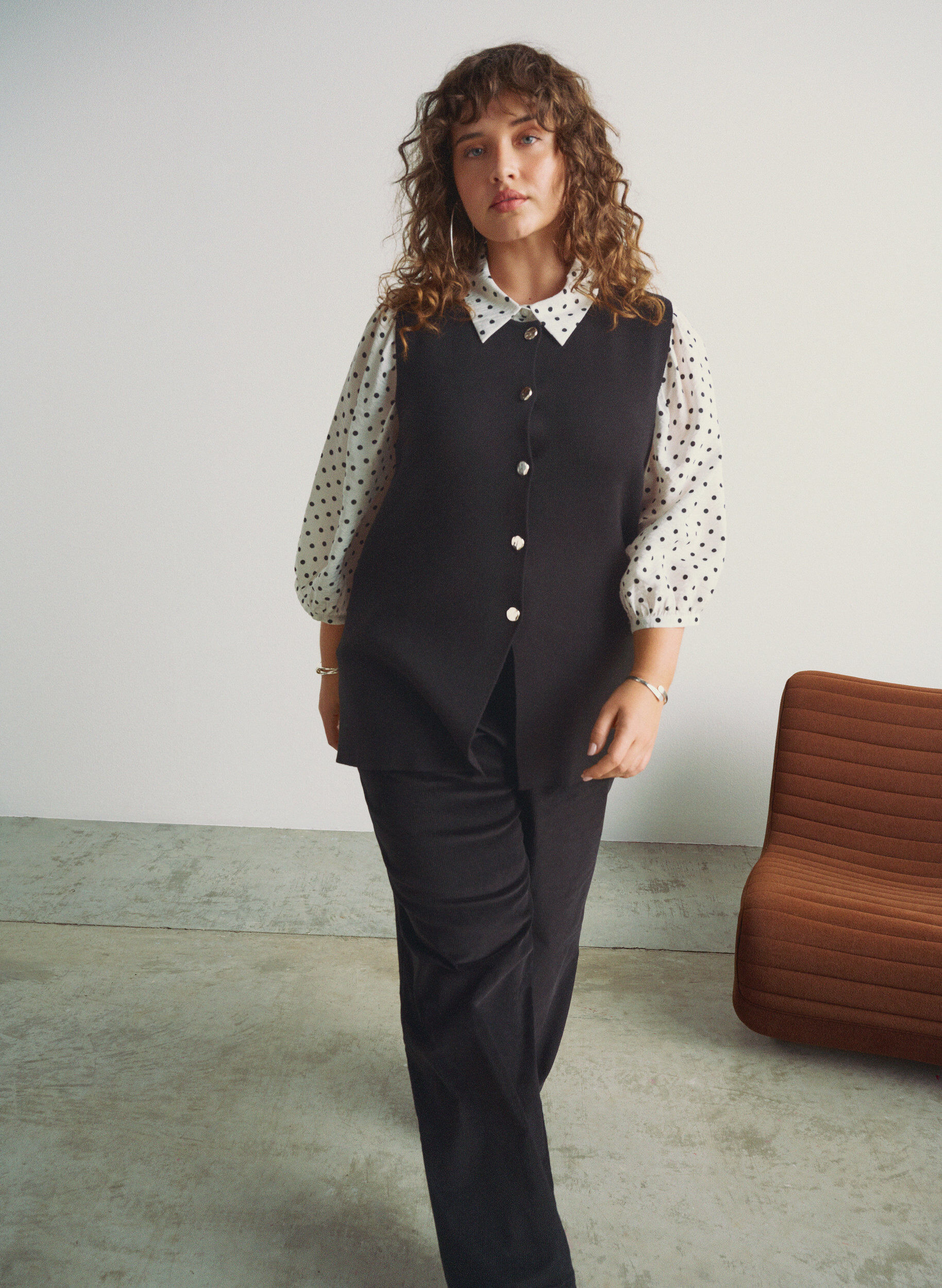 Zizzi Hoch taillierte Cordhose mit weiten Beinen, Schwarz, Image image number 0