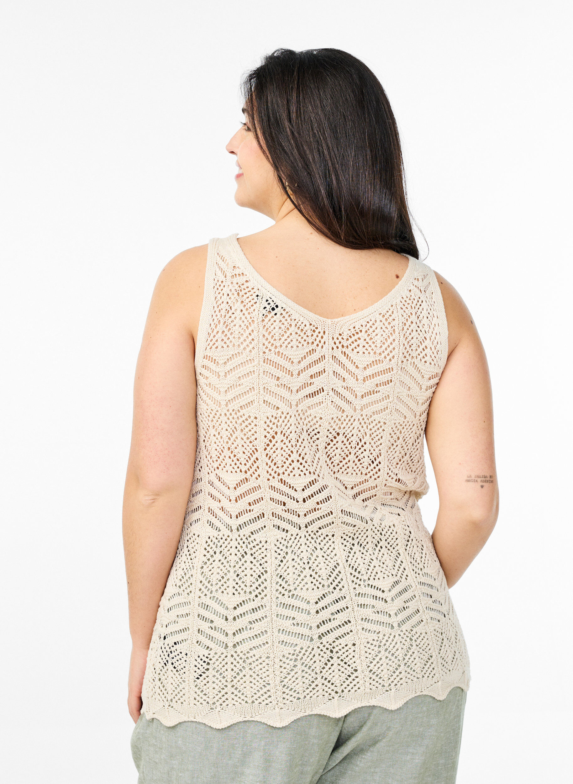 Zizzi &Auml;rmellose Stricktop mit V-Ausschnitt, Beige, Model image number 2
