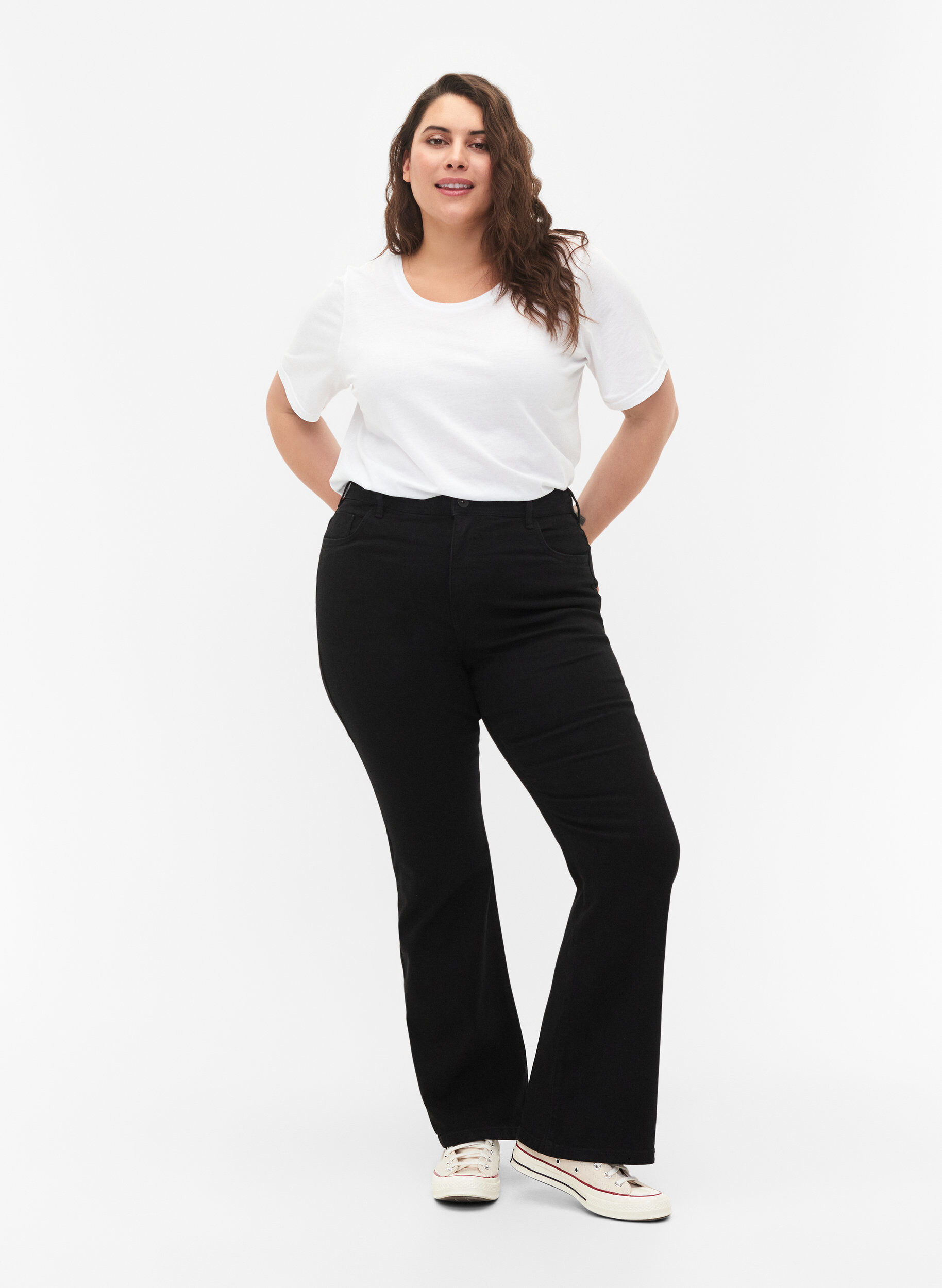 ZizziHoch taillierte Jeans mit Bootcut, Schwarz, Model image number 0
