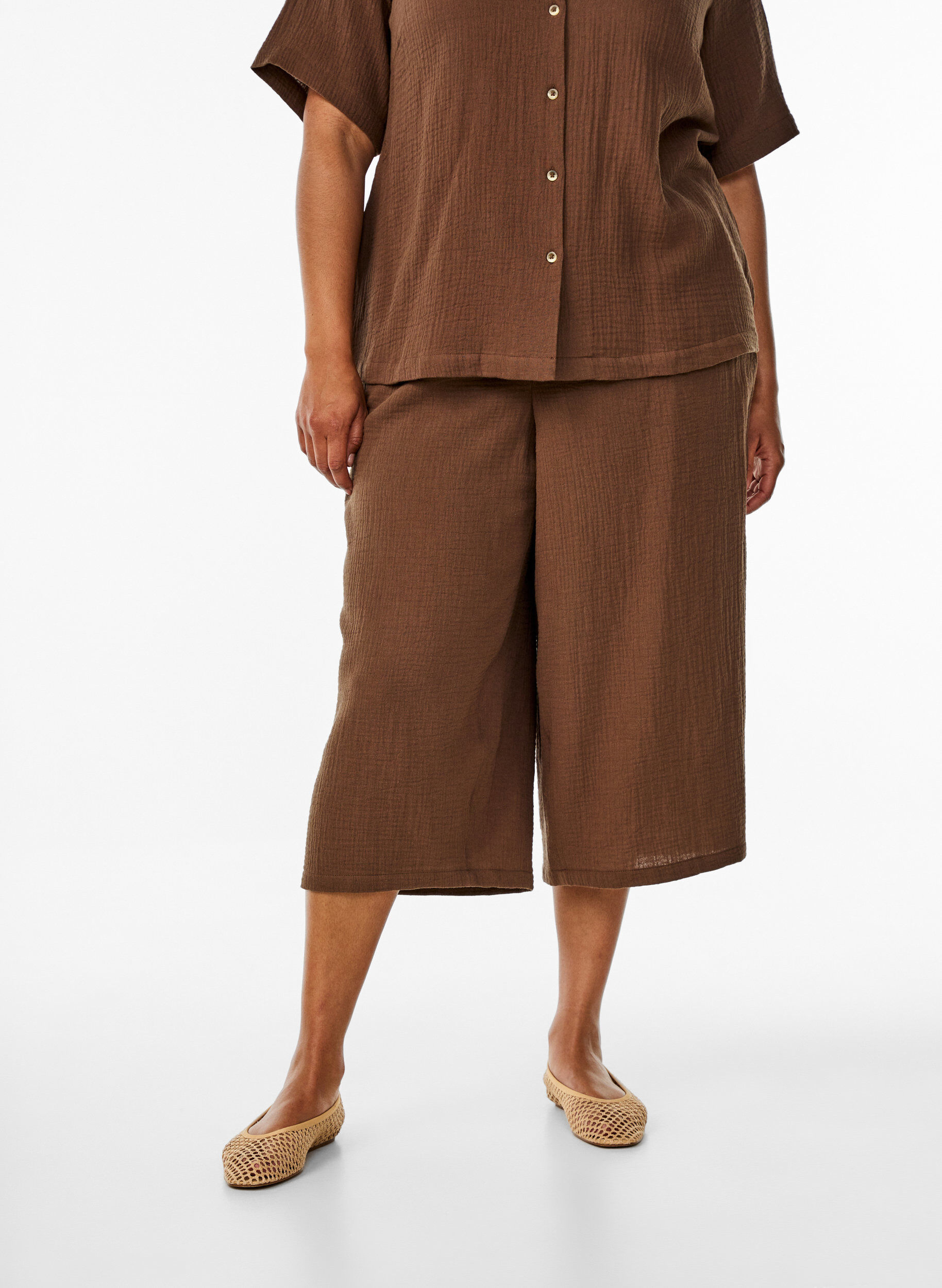 Zizzi Culotte-Hose aus Baumwollmusselin mit hohem Bund, Braun, Model image number 2