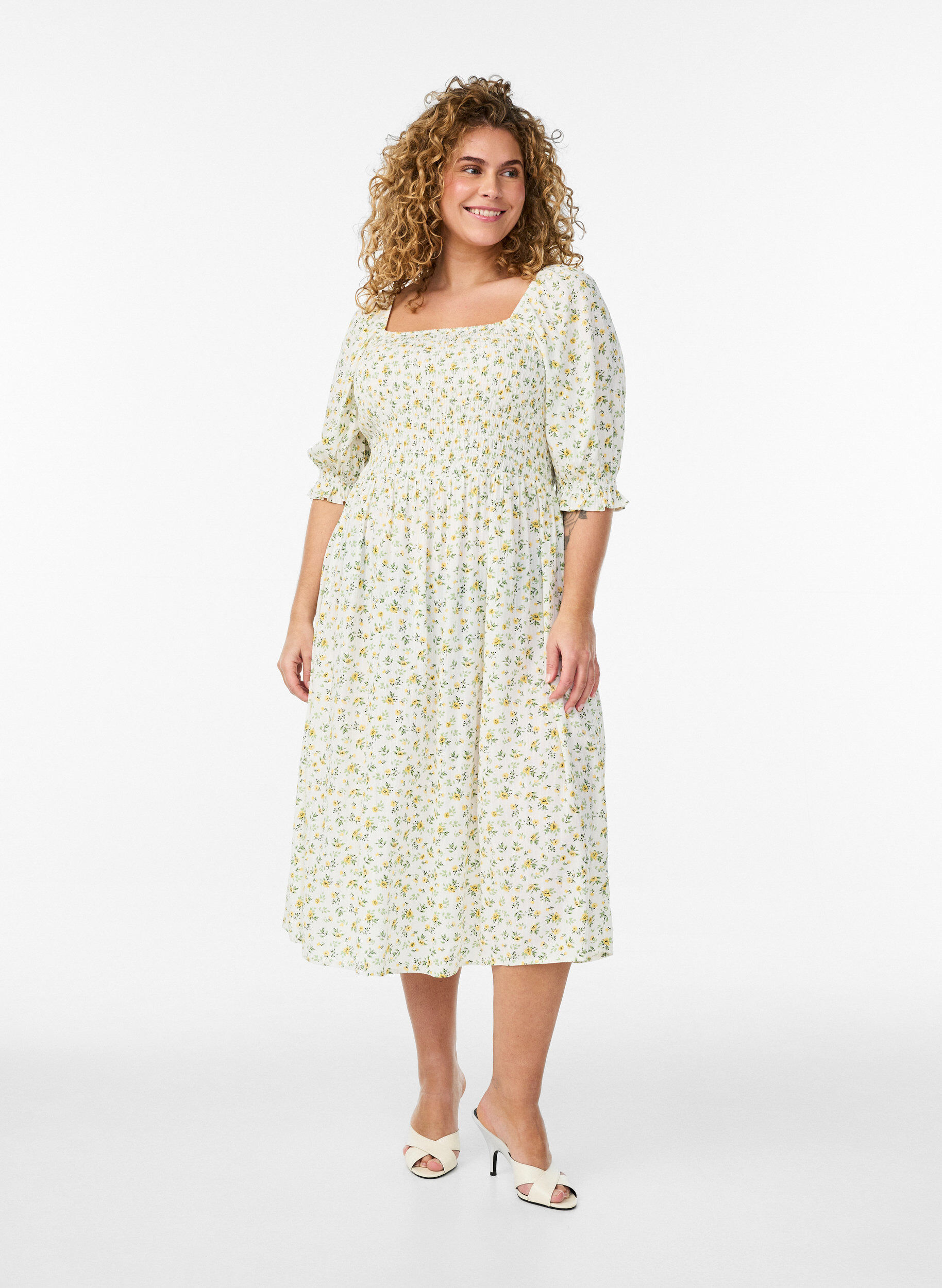 Gebl&uuml;mtes Sommerkleid aus Viskose, Wei&szlig;, Model