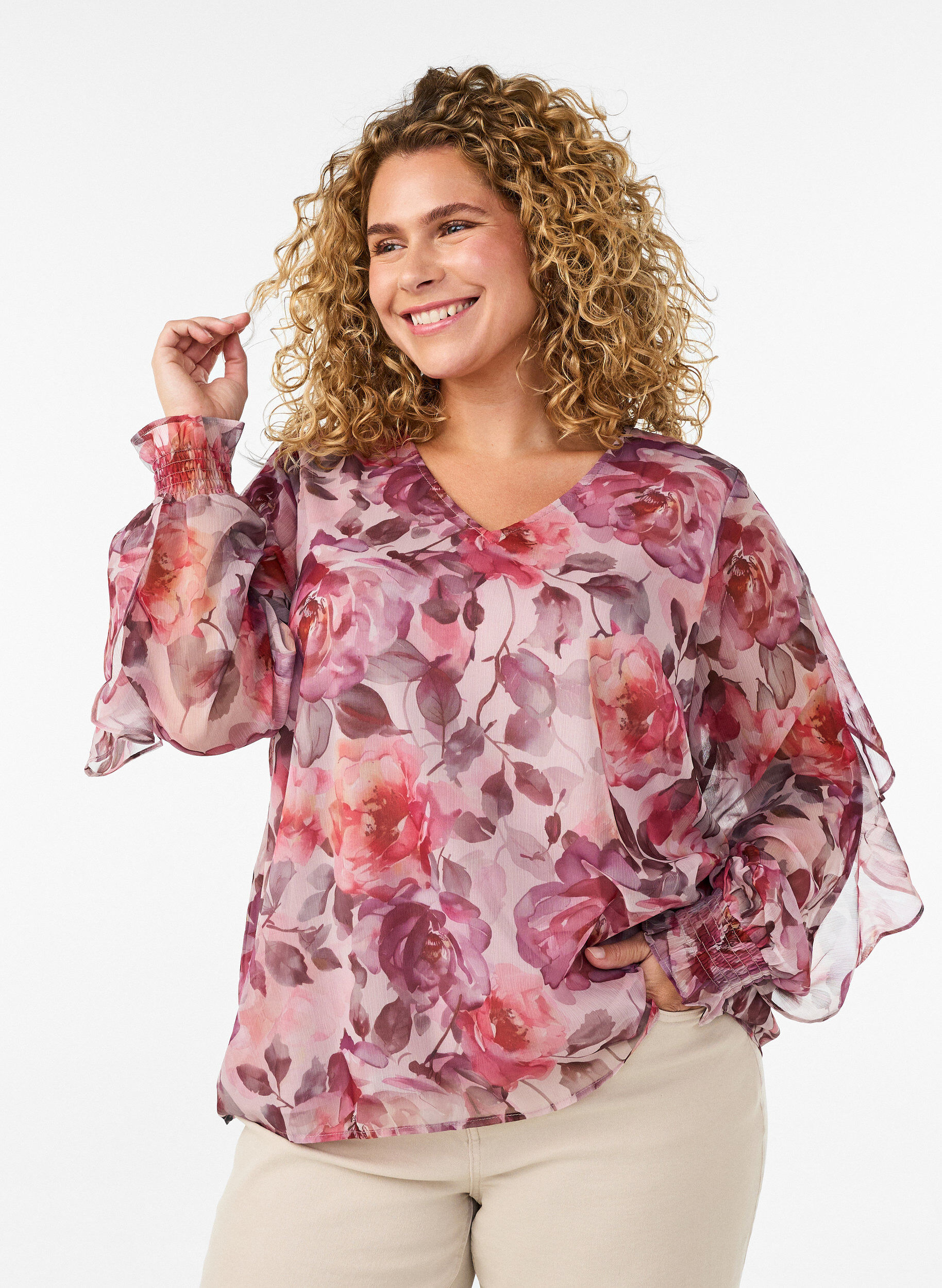 ZizziGebl&uuml;mte Bluse mit V-Ausschnitt und R&uuml;schen&auml;rmeln, Rot, Model image number 0