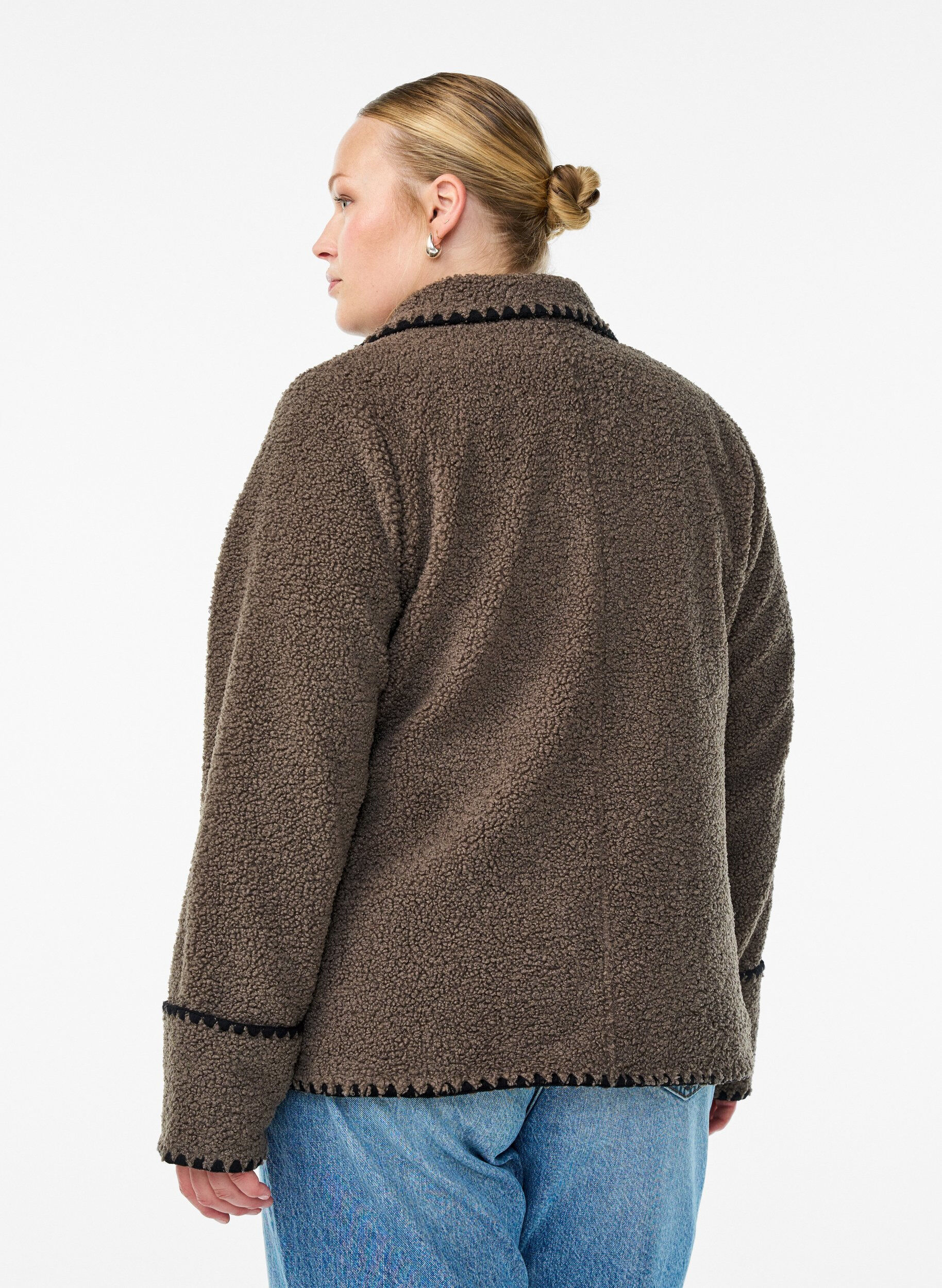 Zizzi Teddyjacke mit Kontrastdetails, Braun, Model image number 2