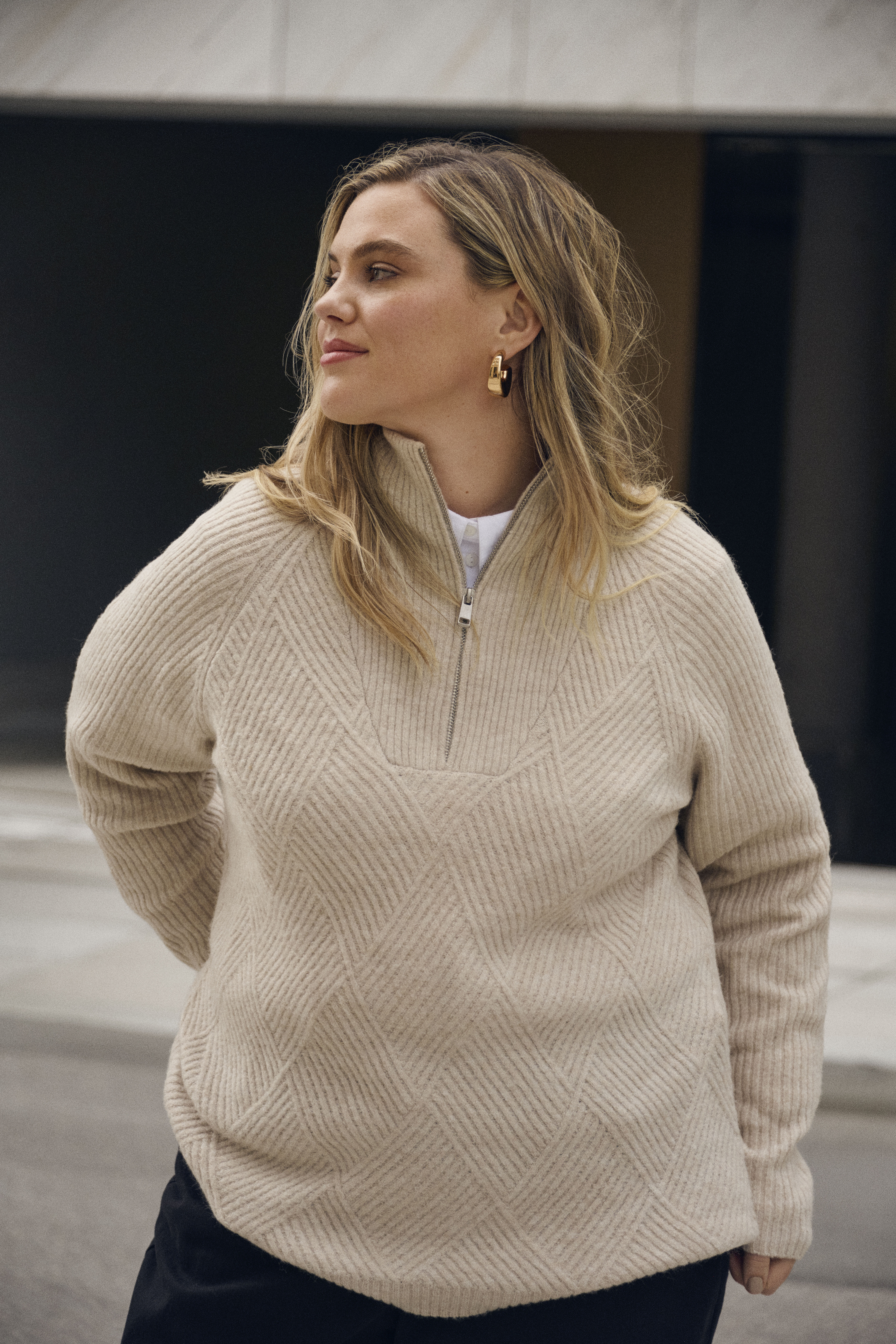 Beigefarbene Strickwaren, , Model