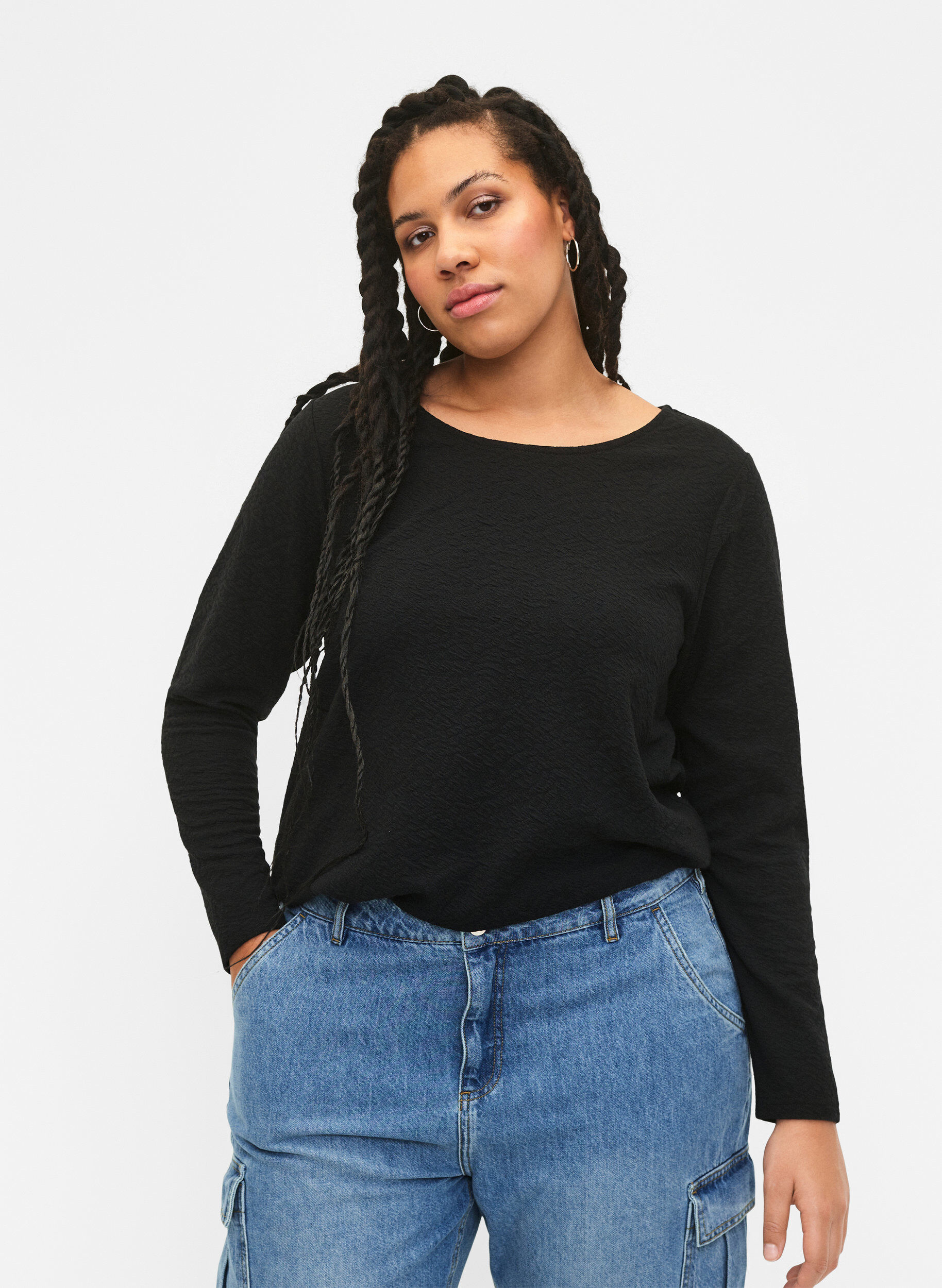 Zizzi Lang&auml;rmelige Bluse mit Textur, Schwarz, Model image number 3