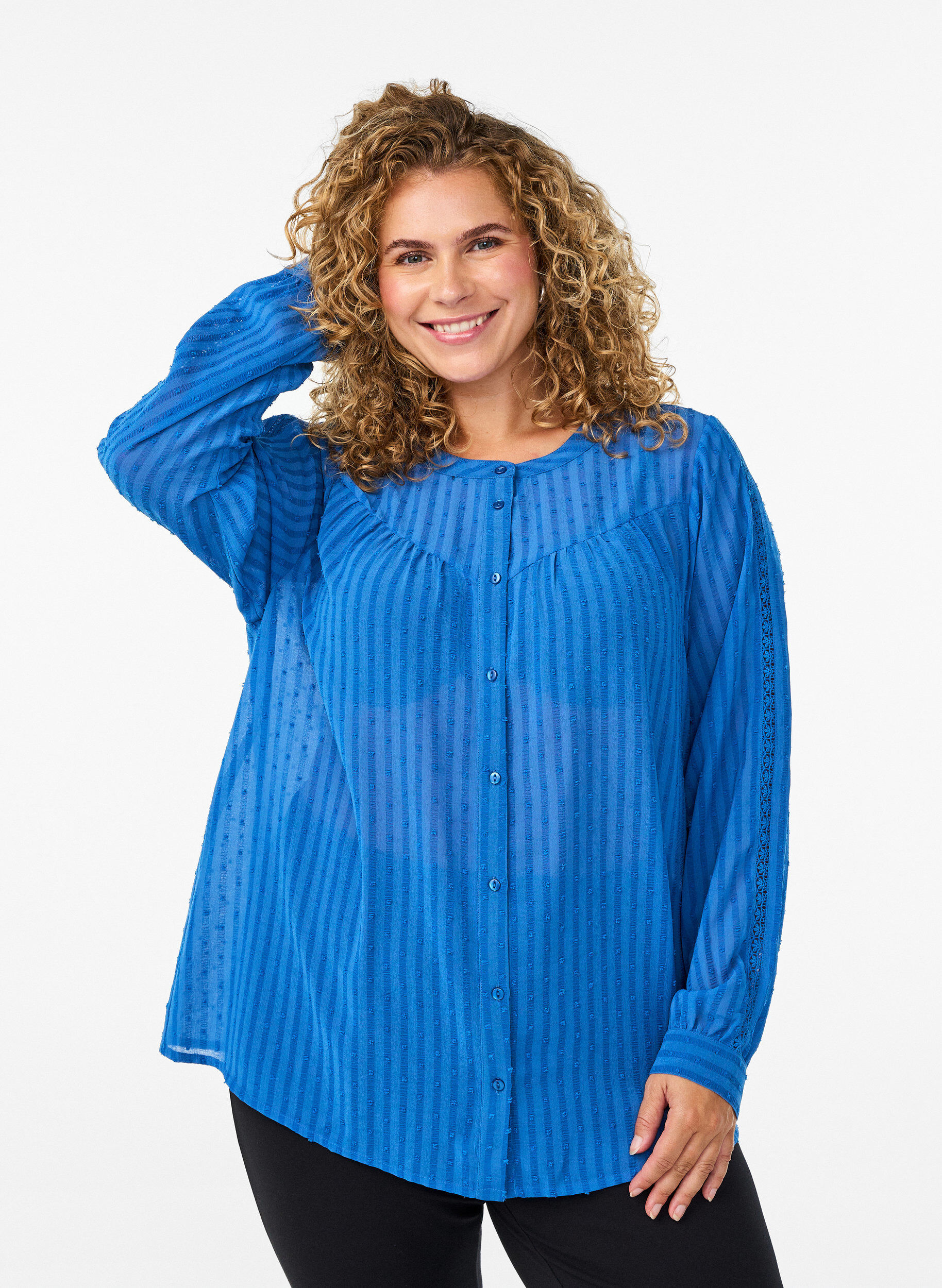Zizzi Bluse mit strukturiertem Punktemuster und Stickereidetails, Blau, Model image number 0
