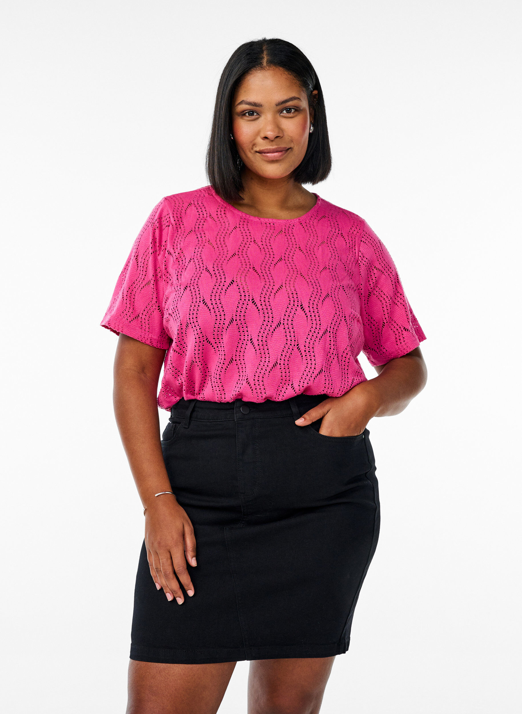 Zizzi Eng anliegender Jeansrock, Schwarz, Model image number 0