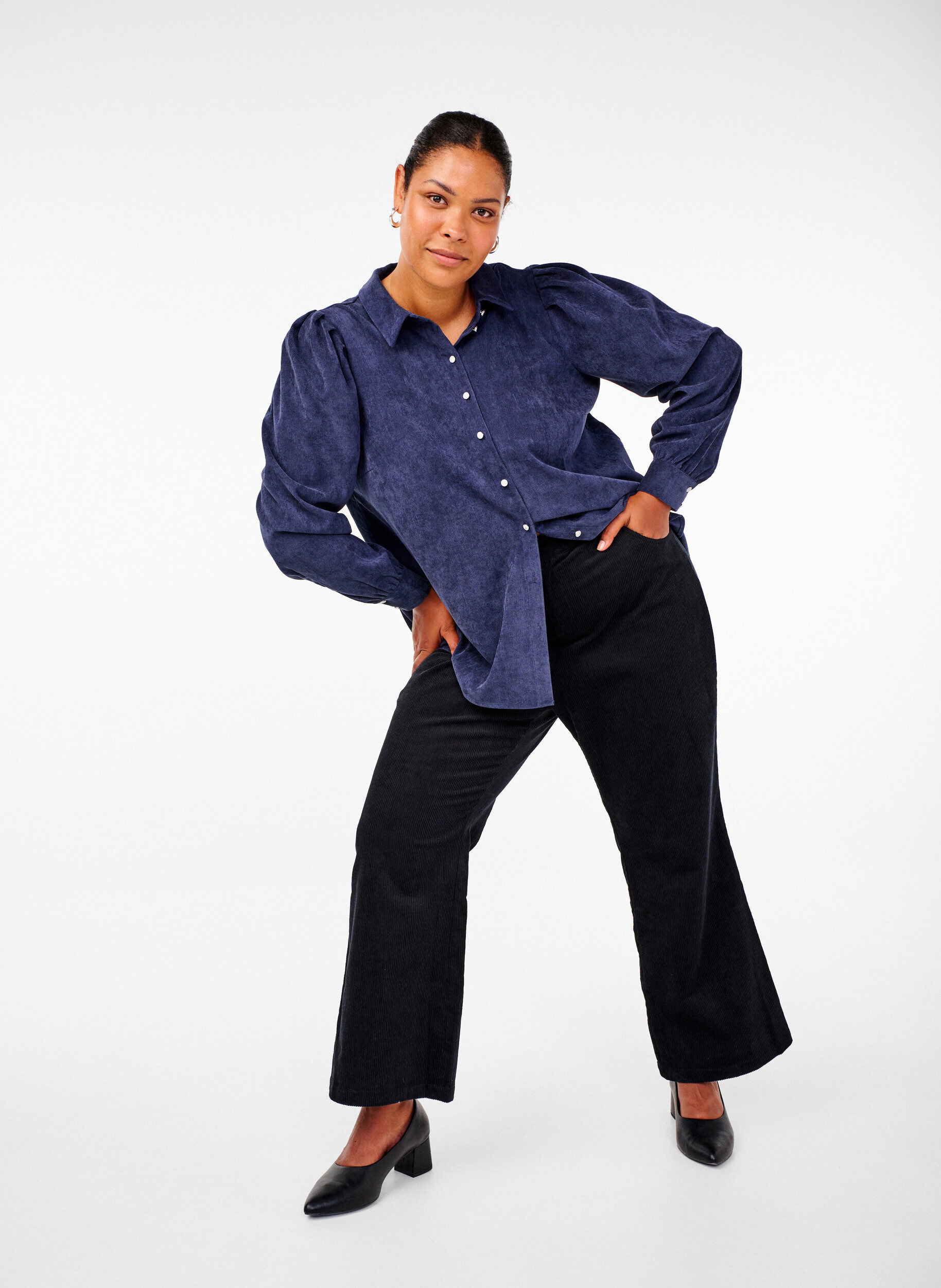 Zizzi Bootcut-Cordhose mit hohem Taille, Schwarz, Image image number 0