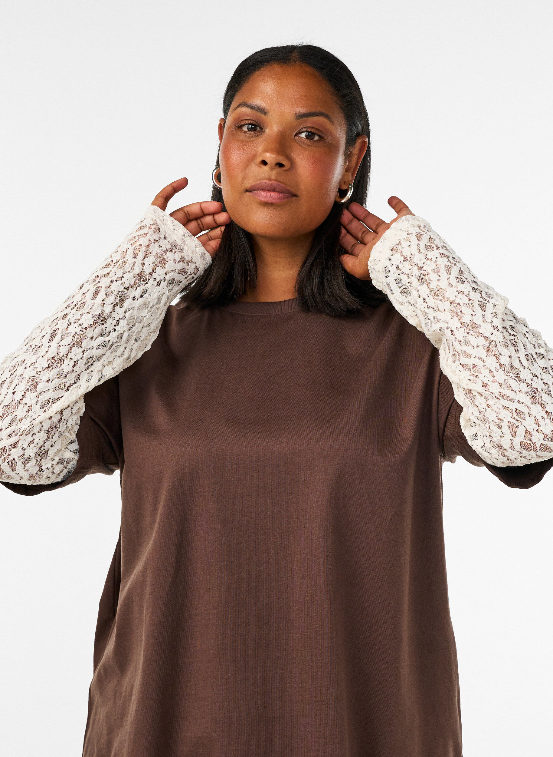 ZizziLockeres T-Shirt mit langen Spitzen&auml;rmeln, Braun, Model image number 3