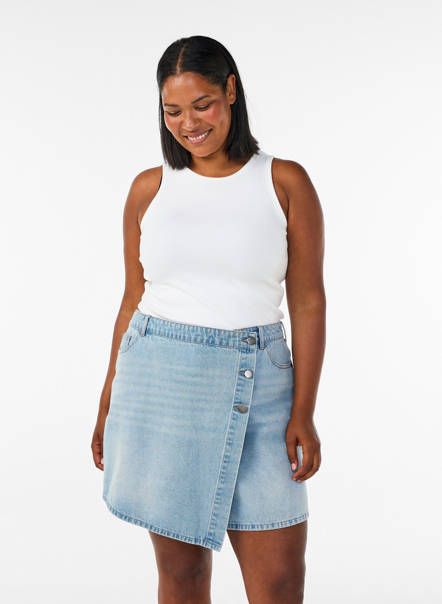 Denimskort mit Wickeloptik und hoher Taille, Blau, Model
