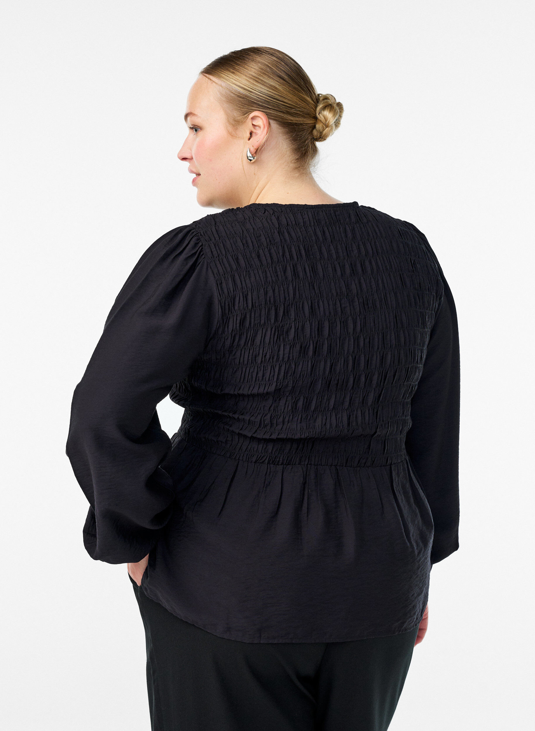 Zizzi Bluse mit Smock und langen &Auml;rmeln, Schwarz, Model image number 2