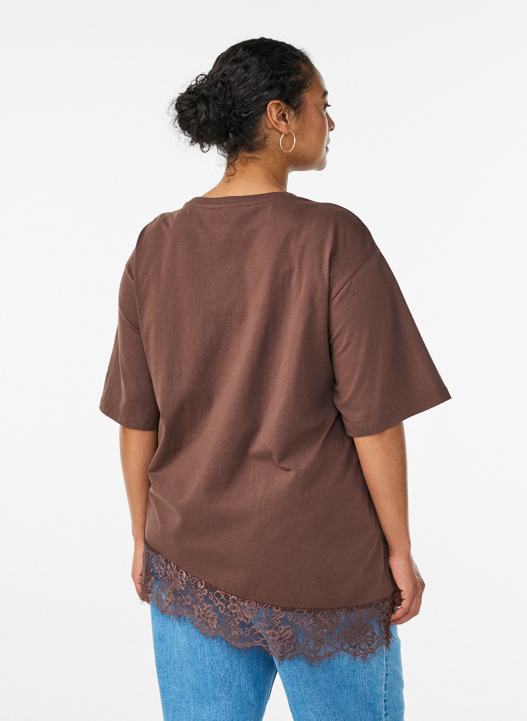 ZizziT-Shirt mit asymmetrischem Spitzensaum, Braun, Model image number 2