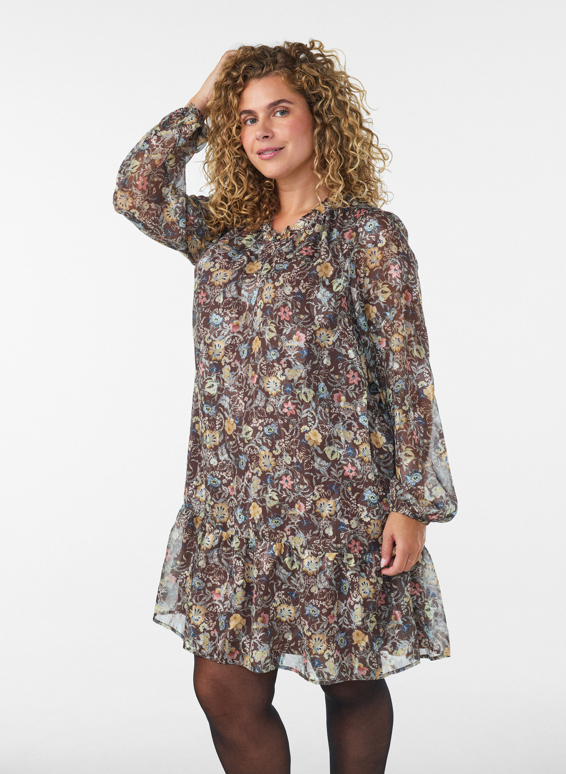 ZizziKleid aus Chiffon mit gebl&uuml;mtem Print und R&uuml;schenlagen, Braun, Model image number 0