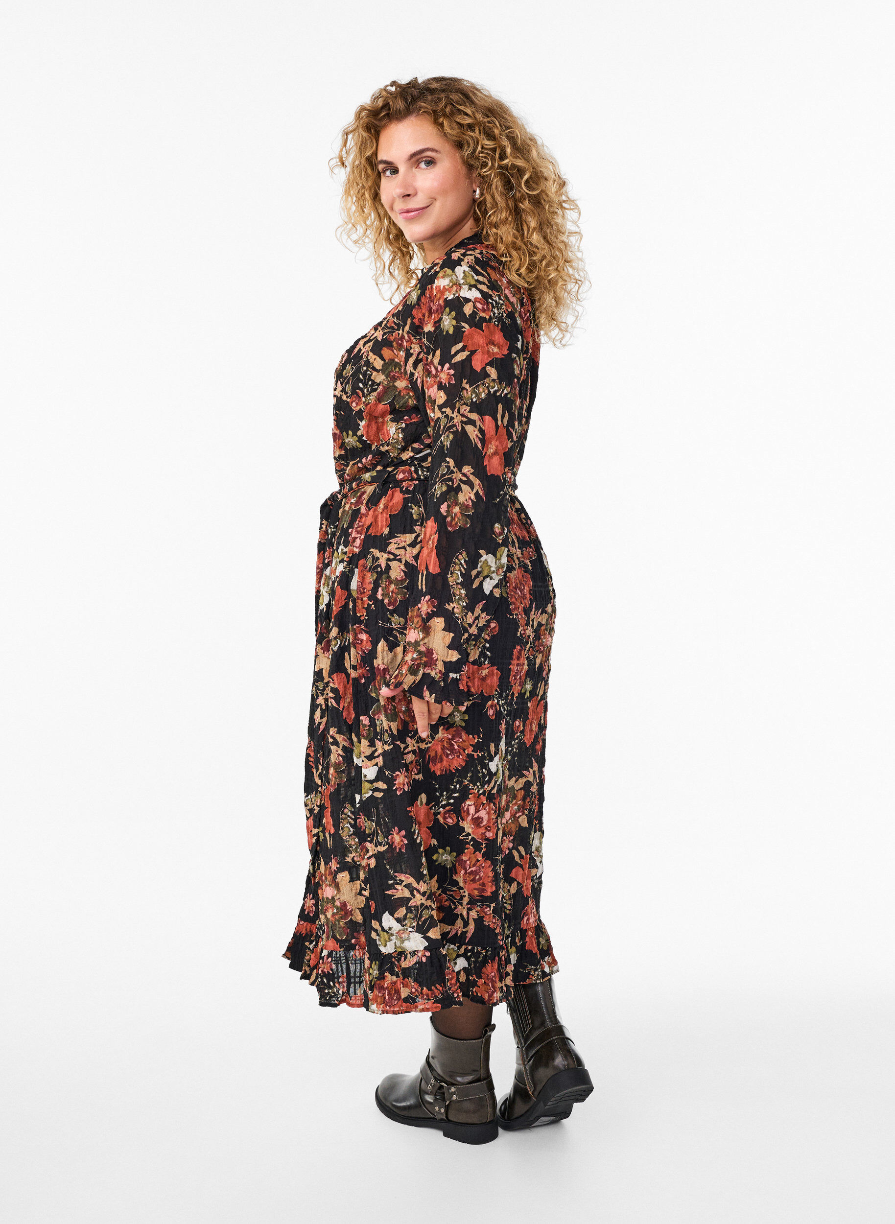 ZizziMidikleid mit gebl&uuml;mtem Print und abnehmbarem Bindeg&uuml;rtel, Schwarz, Model image number 1