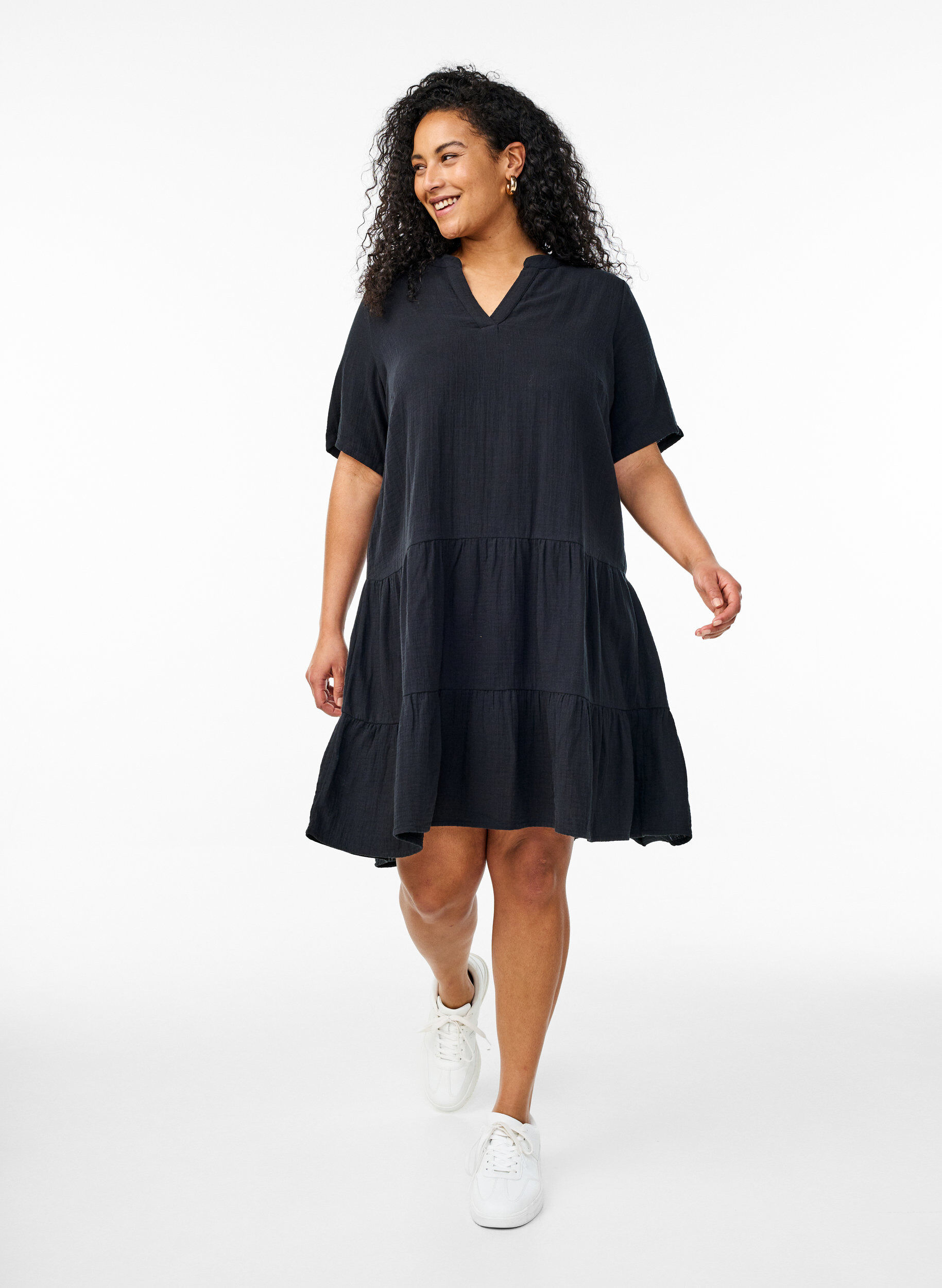 Zizzi Kurzes A-Linien-Kleid aus Baumwollmusselin, Schwarz, Model image number 1