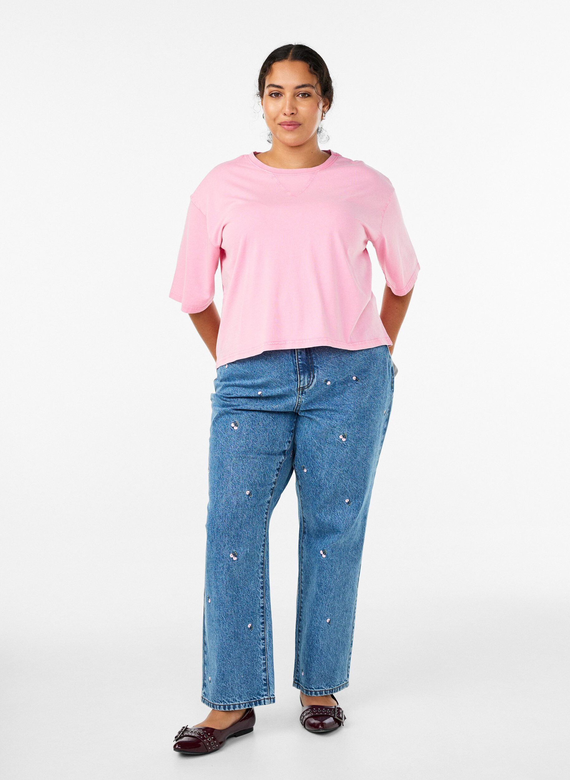 Zizzi Boxy T-Shirt aus Bio-Baumwolle., Pink, Model image number 1