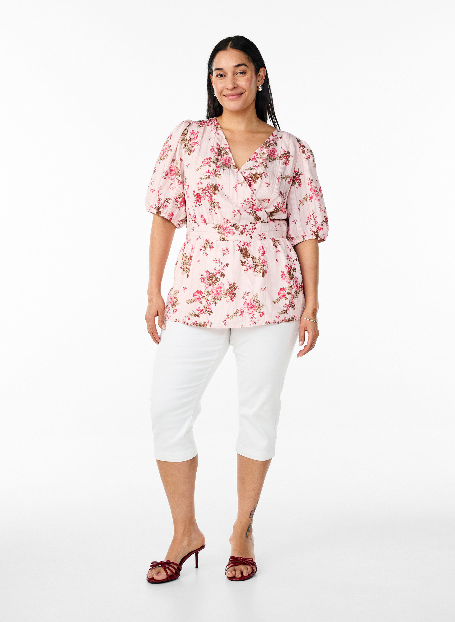 Zizzi Gebl&uuml;mte Bluse mit kurzen &Auml;rmeln und geraffter Taille, Pink, Model image number 1