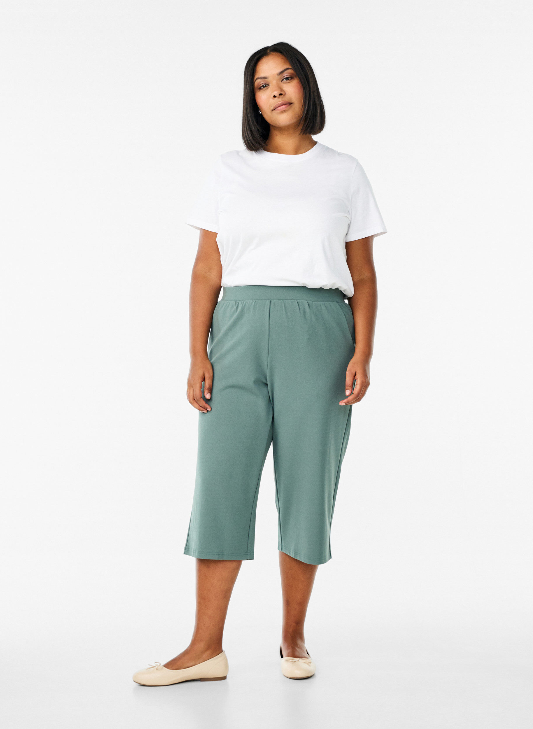 Zizzi FLASH - Hochtaillierte Knickerbocker mit lockerem Schnitt, Gr&uuml;n, Model image number 0