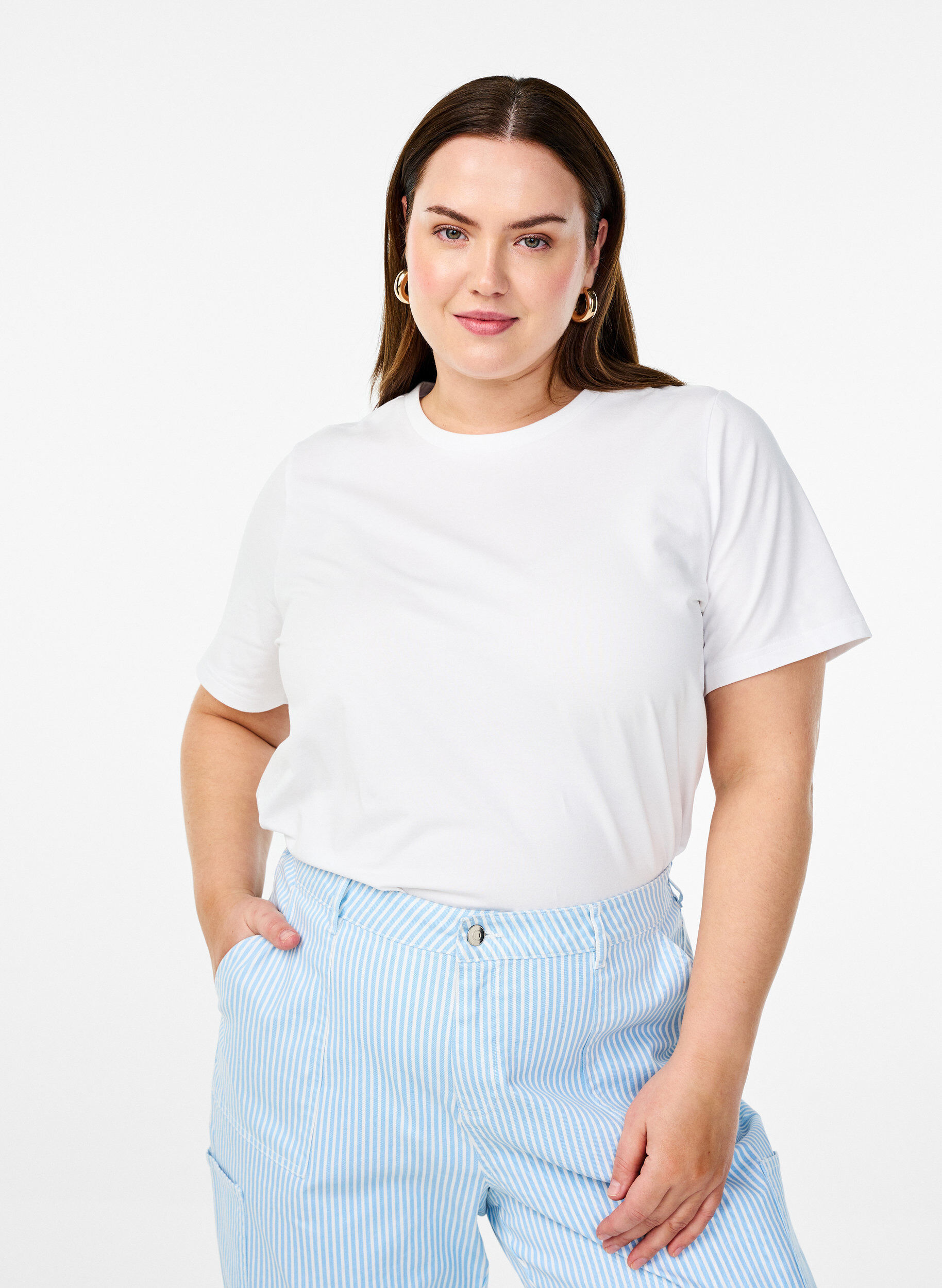 Zizzi T-Shirt aus Bio-Baumwolle mit Rundhalsausschnitt, Bright White, Model image number 0