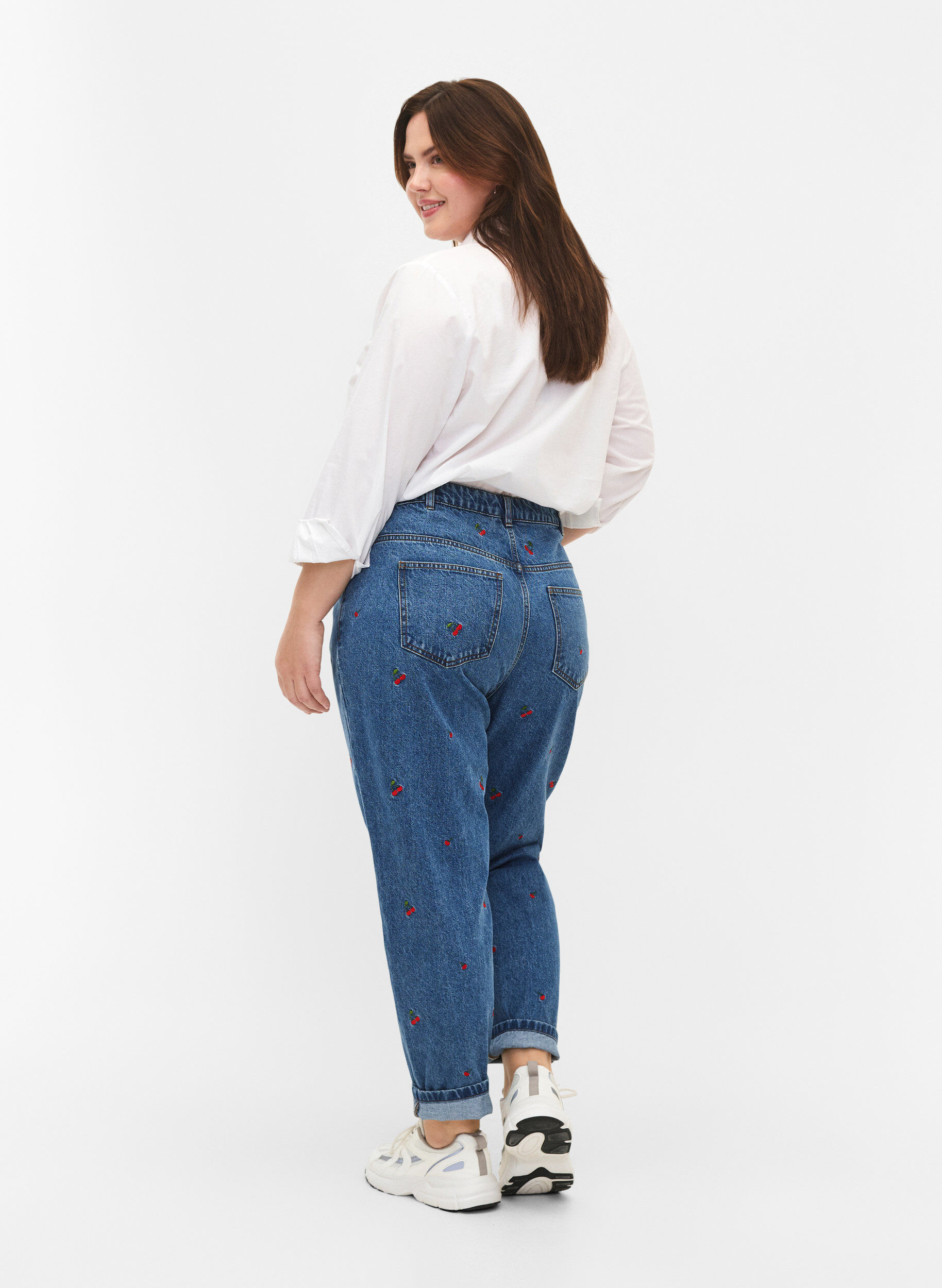 Zizzi Mille Mom Fit Jeans mit Stickerei, Blau, Model image number 1