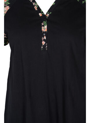 Kurzarm Nachthemd aus Baumwolle mit Printdetails, Black Flower, Packshot image number 2