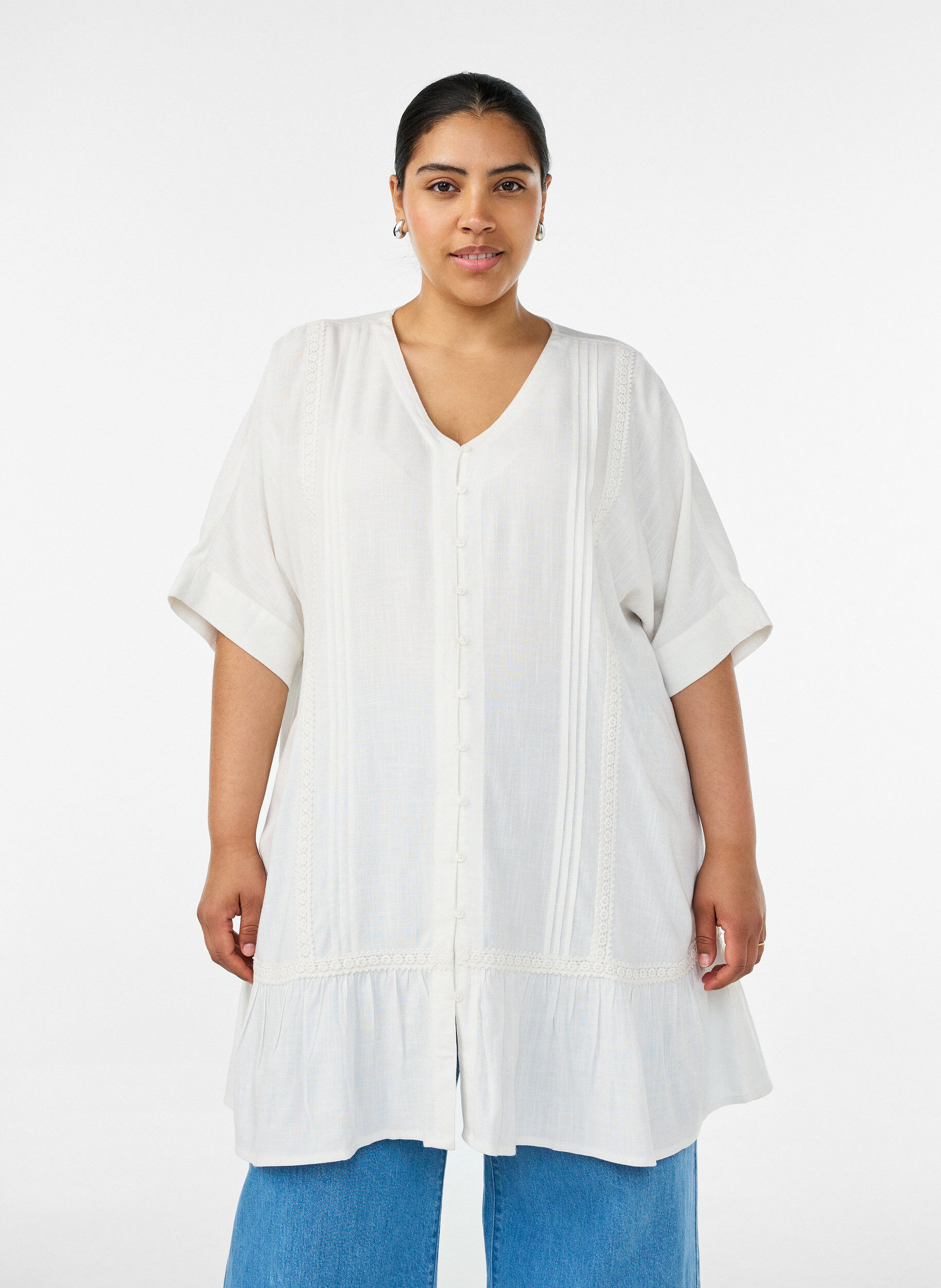 ZizziTunika aus Viskose mit Kn&ouml;pfen und R&uuml;schensaum, Vanille, Model image number 0